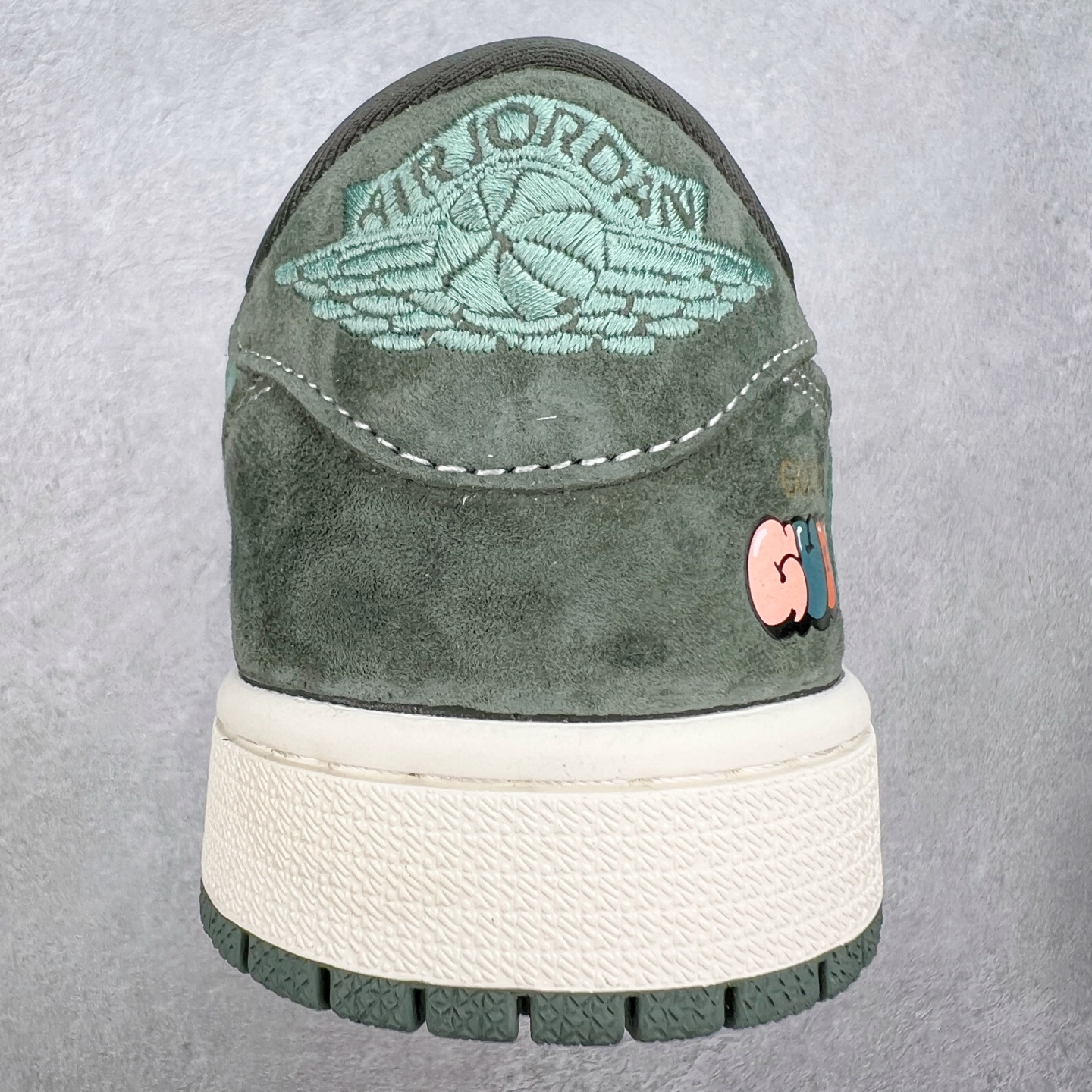 图片[8]-TS x Air Jordan AJ1 Low 倒钩低帮联名定制配色 XS2024-026 原厂内置气垫魔块 A模大底 头层小牛皮 鞋舌AJ原厂专用牛津布+AJ专用反口珍珠布+原厂无杂质高弹内里海棉+特殊封边弹力鞋带 实拍调校N版已经零色差零失真 百分百还原实物色彩所见即所得 不存在货不对板色差等低级问题 选购参考实物拍摄 不混卖不参货 只用心做好货严格选品 承诺混一赔十 尺码：36 36.5 37.5 38 38.5 39 40 40.5 41 42 42.5 43 44 44.5 45-选品中心