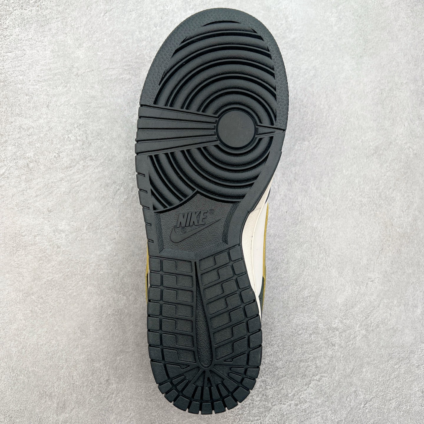 图片[9]-NK Dunk Low 定制配色 ZZ1998-003 大厂出品 极力推荐 原装头层材料 独家版型蒸餾加工帶來的是更好的视觉和脚感体验大厂纯原品质出货 清洁度 电绣工艺 皮料切割干净无任何毛边 细节完美 实拍调校N版已经零色差零失真 百分百还原实物色彩所见即所得 不存在货不对板色差等低级问题 选购参考实物拍摄 不混卖不参货 只用心做好货严格选品 承诺混一赔十 尺码：36 36.5 37.5 38 38.5 39 40 40.5 41 42 42.5 43 44 44.5 45-选品中心