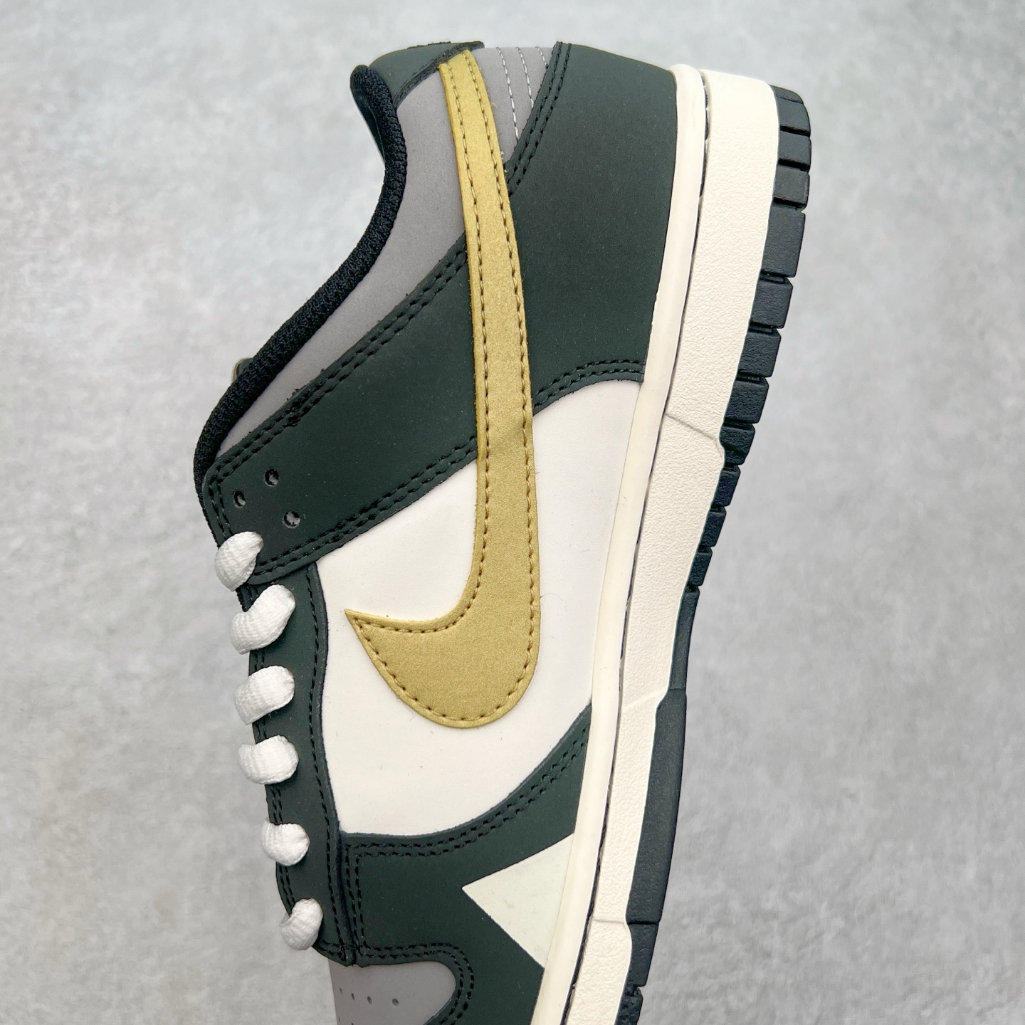 图片[7]-NK Dunk Low 定制配色 ZZ1998-003 大厂出品 极力推荐 原装头层材料 独家版型蒸餾加工帶來的是更好的视觉和脚感体验大厂纯原品质出货 清洁度 电绣工艺 皮料切割干净无任何毛边 细节完美 实拍调校N版已经零色差零失真 百分百还原实物色彩所见即所得 不存在货不对板色差等低级问题 选购参考实物拍摄 不混卖不参货 只用心做好货严格选品 承诺混一赔十 尺码：36 36.5 37.5 38 38.5 39 40 40.5 41 42 42.5 43 44 44.5 45-选品中心