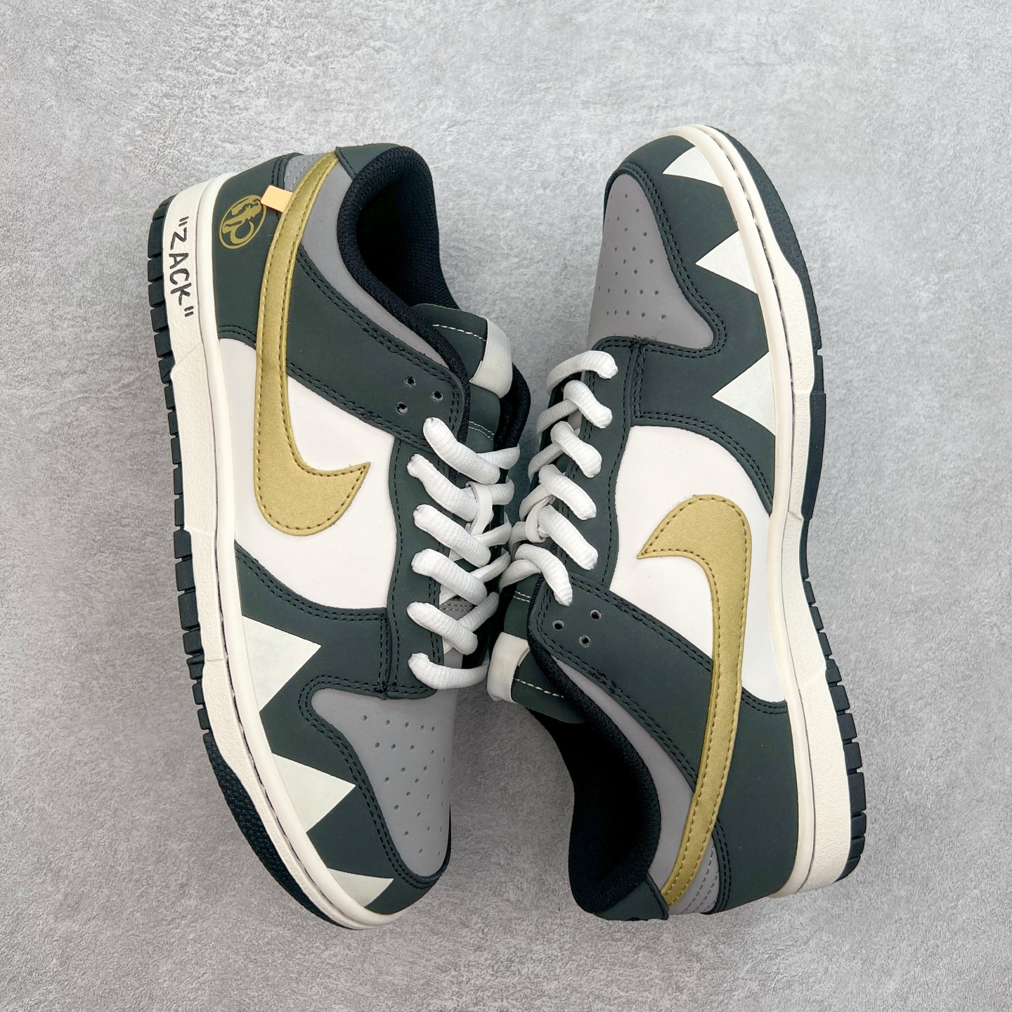 图片[3]-NK Dunk Low 定制配色 ZZ1998-003 大厂出品 极力推荐 原装头层材料 独家版型蒸餾加工帶來的是更好的视觉和脚感体验大厂纯原品质出货 清洁度 电绣工艺 皮料切割干净无任何毛边 细节完美 实拍调校N版已经零色差零失真 百分百还原实物色彩所见即所得 不存在货不对板色差等低级问题 选购参考实物拍摄 不混卖不参货 只用心做好货严格选品 承诺混一赔十 尺码：36 36.5 37.5 38 38.5 39 40 40.5 41 42 42.5 43 44 44.5 45-选品中心