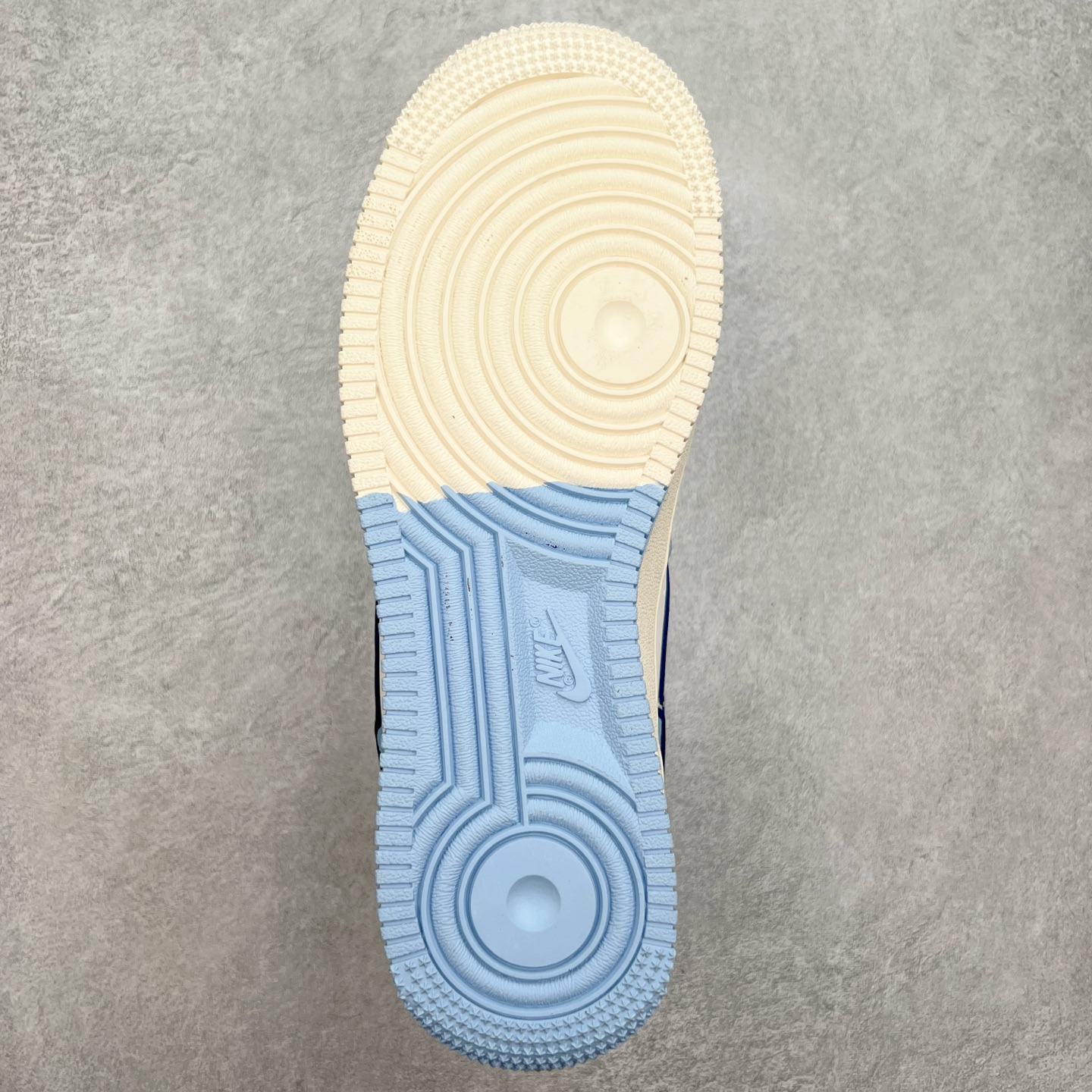 图片[9]-NK Air Force 1´07 Low 空军一号低帮百搭休闲运动板鞋 XS1958-516 柔软、弹性十足的缓震性能和出色的中底设计 横跨复古与现代的外型结合 造就出风靡全球 三十多年的Force 1 直到今天还深受青睐 实拍调校N版已经零色差零失真 百分百还原实物色彩所见即所得 不存在货不对板色差等低级问题 选购参考实物拍摄 不混卖不参货 只用心做好货严格选品 承诺混一赔十 尺码：36 36.5 37.5 38 38.5 39 40 40.5 41 42 42.5 43 44 44.5 45-选品中心