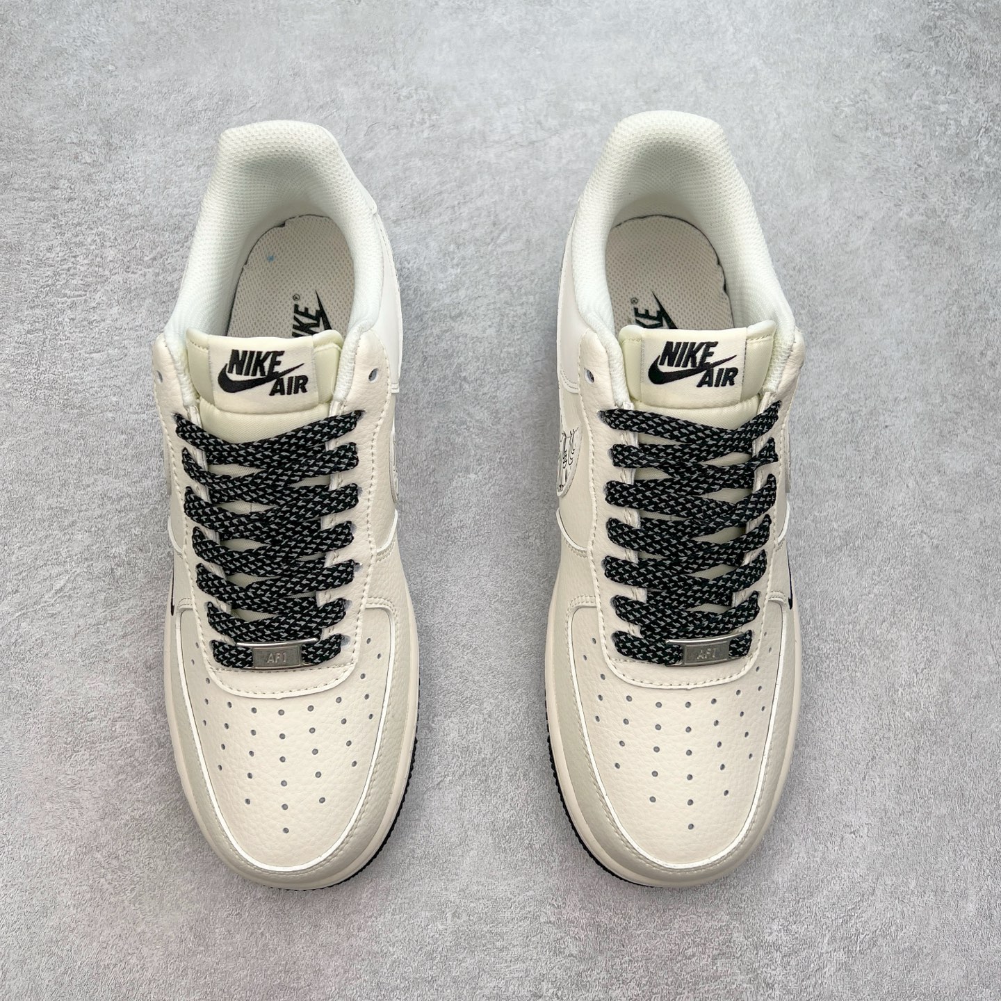 图片[2]-NK Air Force 1´07 Low 空军一号低帮百搭休闲运动板鞋 HH7518-046 柔软、弹性十足的缓震性能和出色的中底设计 横跨复古与现代的外型结合 造就出风靡全球 三十多年的Force 1 直到今天还深受青睐 实拍调校N版已经零色差零失真 百分百还原实物色彩所见即所得 不存在货不对板色差等低级问题 选购参考实物拍摄 不混卖不参货 只用心做好货严格选品 承诺混一赔十 尺码：36 36.5 37.5 38 38.5 39 40 40.5 41 42 42.5 43 44 44.5 45-选品中心