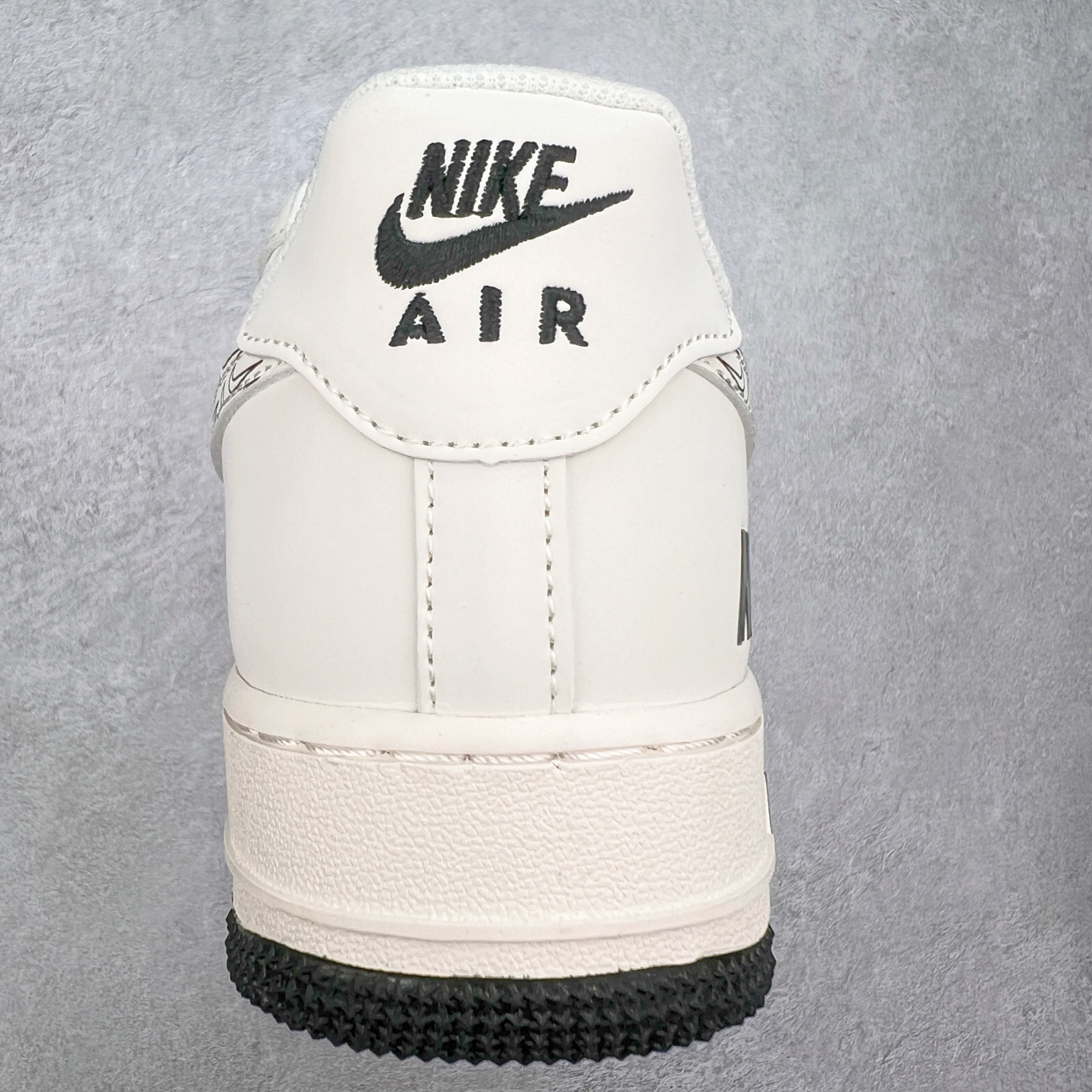 图片[8]-NK Air Force 1´07 Low 空军一号低帮百搭休闲运动板鞋 HH7518-046 柔软、弹性十足的缓震性能和出色的中底设计 横跨复古与现代的外型结合 造就出风靡全球 三十多年的Force 1 直到今天还深受青睐 实拍调校N版已经零色差零失真 百分百还原实物色彩所见即所得 不存在货不对板色差等低级问题 选购参考实物拍摄 不混卖不参货 只用心做好货严格选品 承诺混一赔十 尺码：36 36.5 37.5 38 38.5 39 40 40.5 41 42 42.5 43 44 44.5 45-选品中心