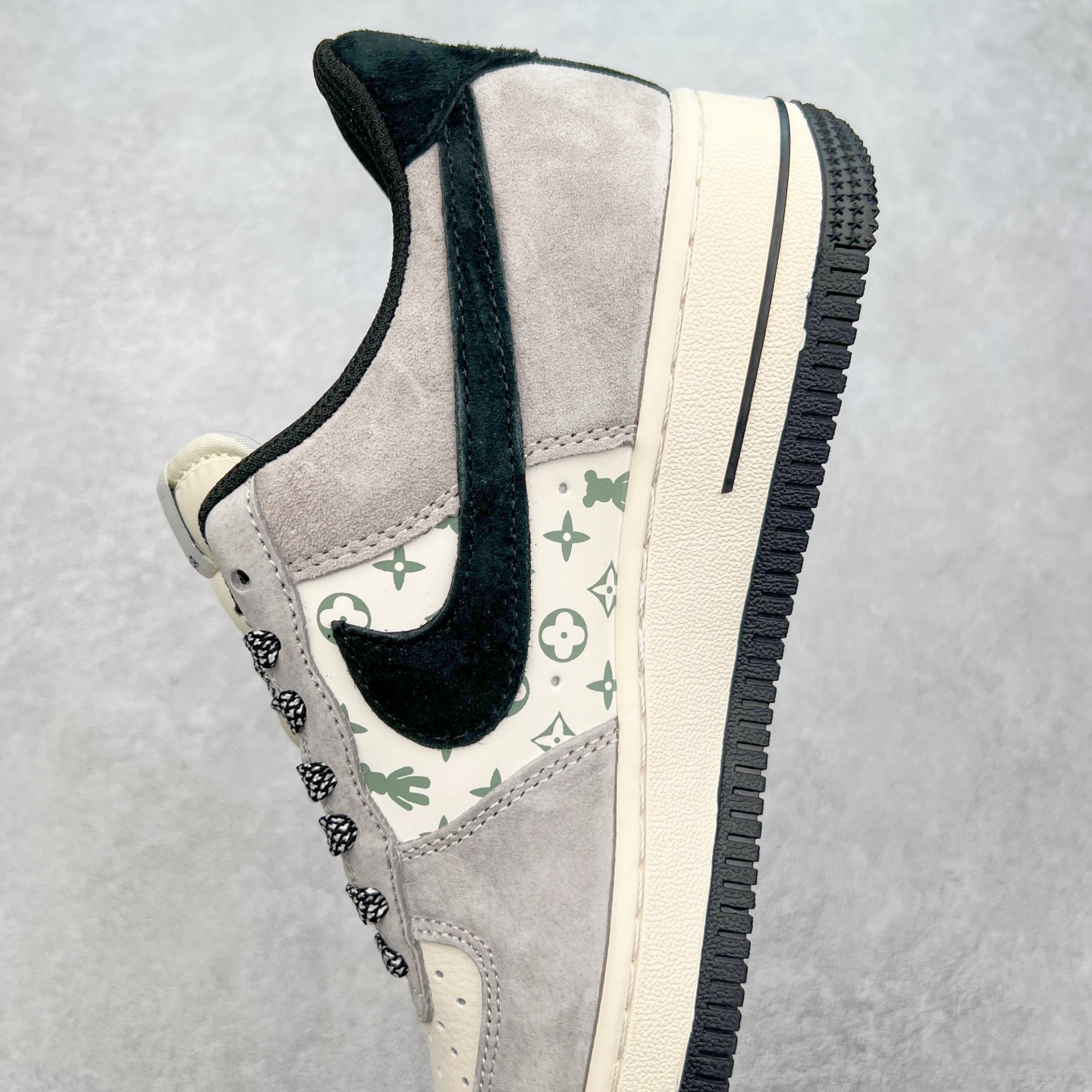 图片[7]-NK Air Force 1´07 Low 空军一号低帮百搭休闲运动板鞋 SJ9188-002 柔软、弹性十足的缓震性能和出色的中底设计 横跨复古与现代的外型结合 造就出风靡全球 三十多年的Force 1 直到今天还深受青睐 实拍调校N版已经零色差零失真 百分百还原实物色彩所见即所得 不存在货不对板色差等低级问题 选购参考实物拍摄 不混卖不参货 只用心做好货严格选品 承诺混一赔十 尺码：36 36.5 37.5 38 38.5 39 40 40.5 41 42 42.5 43 44 44.5 45-选品中心