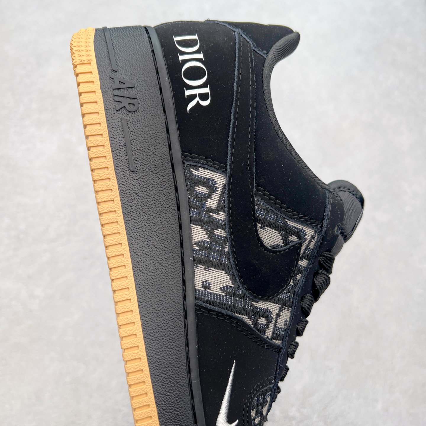 图片[6]-NK Air Force 1´07 Low 空军一号低帮百搭休闲运动板鞋 KK1988-058 柔软、弹性十足的缓震性能和出色的中底设计 横跨复古与现代的外型结合 造就出风靡全球 三十多年的Force 1 直到今天还深受青睐 实拍调校N版已经零色差零失真 百分百还原实物色彩所见即所得 不存在货不对板色差等低级问题 选购参考实物拍摄 不混卖不参货 只用心做好货严格选品 承诺混一赔十 尺码：36 36.5 37.5 38 38.5 39 40 40.5 41 42 42.5 43 44 44.5 45-选品中心