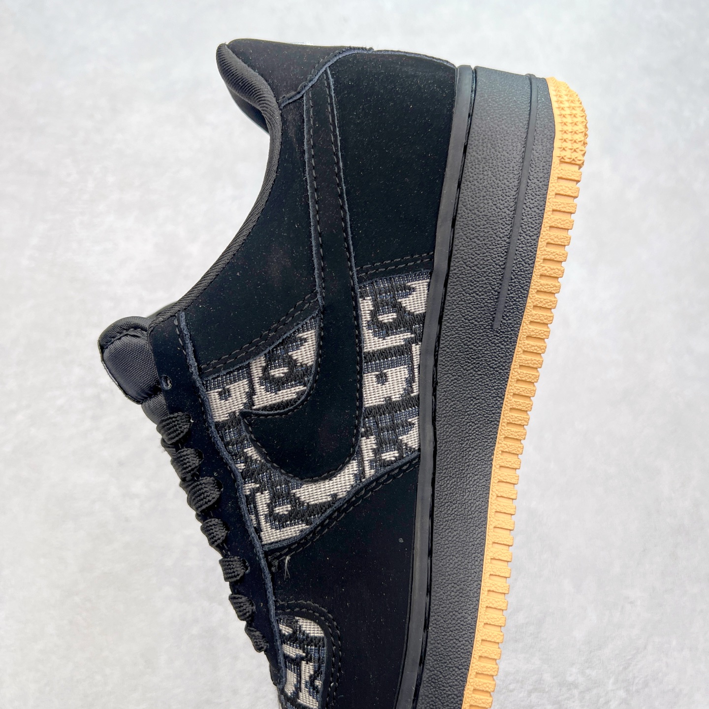 图片[7]-NK Air Force 1´07 Low 空军一号低帮百搭休闲运动板鞋 KK1988-058 柔软、弹性十足的缓震性能和出色的中底设计 横跨复古与现代的外型结合 造就出风靡全球 三十多年的Force 1 直到今天还深受青睐 实拍调校N版已经零色差零失真 百分百还原实物色彩所见即所得 不存在货不对板色差等低级问题 选购参考实物拍摄 不混卖不参货 只用心做好货严格选品 承诺混一赔十 尺码：36 36.5 37.5 38 38.5 39 40 40.5 41 42 42.5 43 44 44.5 45-选品中心