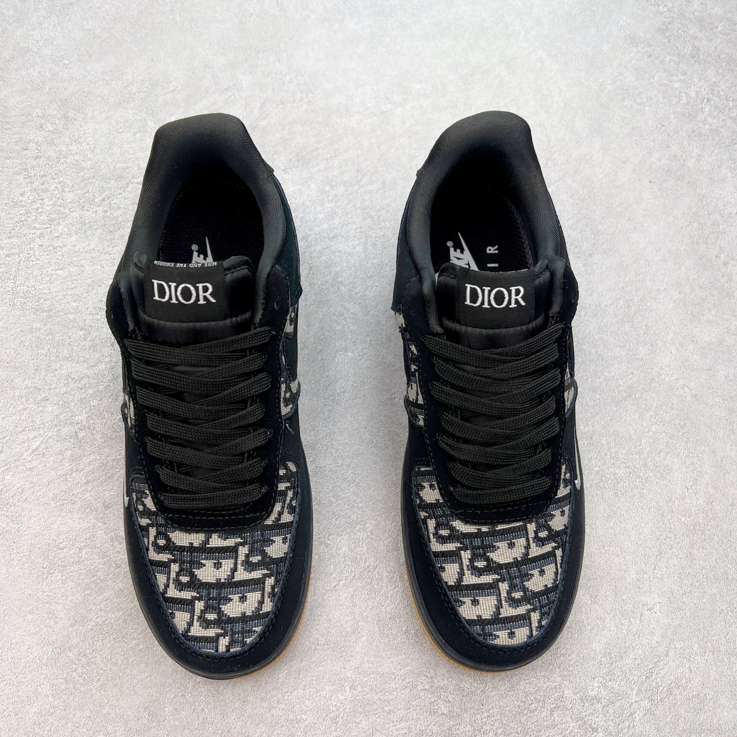 图片[2]-NK Air Force 1´07 Low 空军一号低帮百搭休闲运动板鞋 KK1988-058 柔软、弹性十足的缓震性能和出色的中底设计 横跨复古与现代的外型结合 造就出风靡全球 三十多年的Force 1 直到今天还深受青睐 实拍调校N版已经零色差零失真 百分百还原实物色彩所见即所得 不存在货不对板色差等低级问题 选购参考实物拍摄 不混卖不参货 只用心做好货严格选品 承诺混一赔十 尺码：36 36.5 37.5 38 38.5 39 40 40.5 41 42 42.5 43 44 44.5 45-选品中心