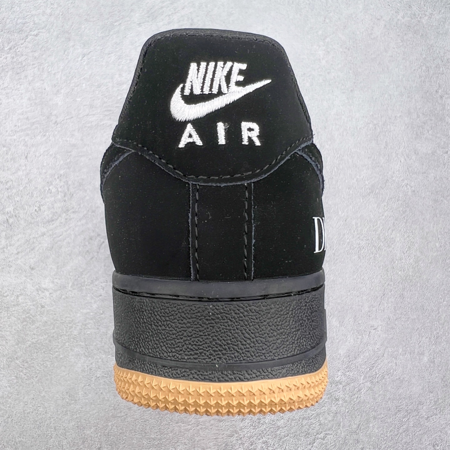 图片[8]-NK Air Force 1´07 Low 空军一号低帮百搭休闲运动板鞋 KK1988-058 柔软、弹性十足的缓震性能和出色的中底设计 横跨复古与现代的外型结合 造就出风靡全球 三十多年的Force 1 直到今天还深受青睐 实拍调校N版已经零色差零失真 百分百还原实物色彩所见即所得 不存在货不对板色差等低级问题 选购参考实物拍摄 不混卖不参货 只用心做好货严格选品 承诺混一赔十 尺码：36 36.5 37.5 38 38.5 39 40 40.5 41 42 42.5 43 44 44.5 45-选品中心