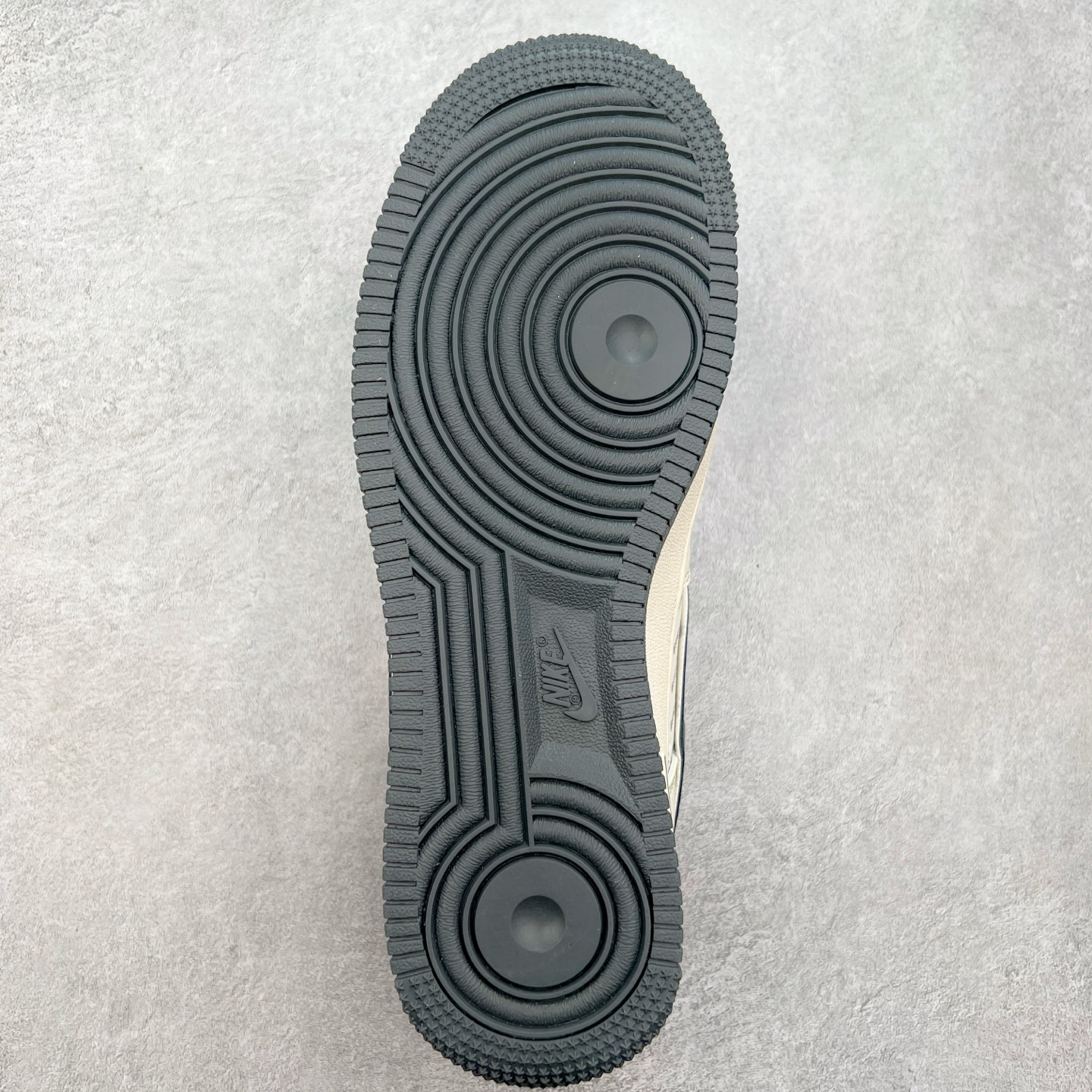 图片[9]-NK Air Force 1´07 Low 空军一号低帮百搭休闲运动板鞋 XZ3328-536 柔软、弹性十足的缓震性能和出色的中底设计 横跨复古与现代的外型结合 造就出风靡全球 三十多年的Force 1 直到今天还深受青睐 实拍调校N版已经零色差零失真 百分百还原实物色彩所见即所得 不存在货不对板色差等低级问题 选购参考实物拍摄 不混卖不参货 只用心做好货严格选品 承诺混一赔十 尺码：36 36.5 37.5 38 38.5 39 40 40.5 41 42 42.5 43 44 44.5 45-选品中心