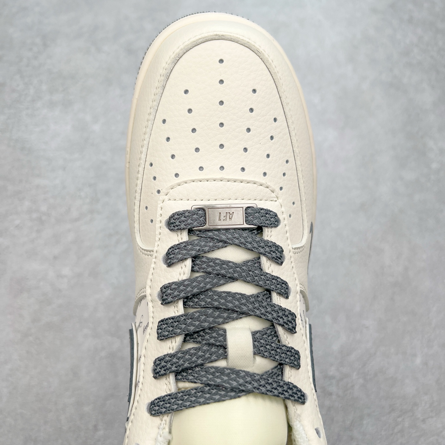 图片[4]-NK Air Force 1´07 Low 空军一号低帮百搭休闲运动板鞋 XZ3328-536 柔软、弹性十足的缓震性能和出色的中底设计 横跨复古与现代的外型结合 造就出风靡全球 三十多年的Force 1 直到今天还深受青睐 实拍调校N版已经零色差零失真 百分百还原实物色彩所见即所得 不存在货不对板色差等低级问题 选购参考实物拍摄 不混卖不参货 只用心做好货严格选品 承诺混一赔十 尺码：36 36.5 37.5 38 38.5 39 40 40.5 41 42 42.5 43 44 44.5 45-选品中心