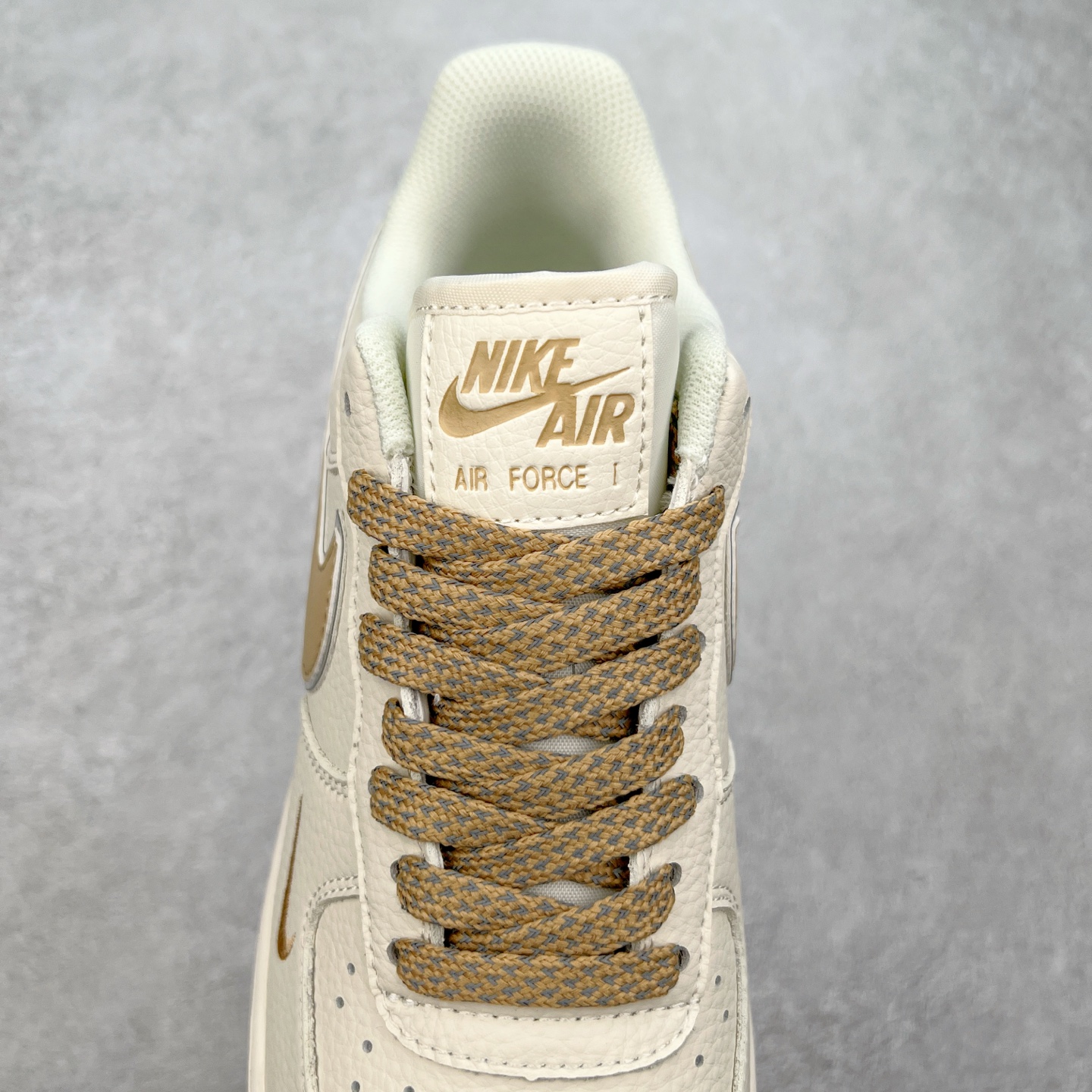 图片[5]-NK Air Force 1´07 Low 空军一号低帮百搭休闲运动板鞋 CU1836-965 柔软、弹性十足的缓震性能和出色的中底设计 横跨复古与现代的外型结合 造就出风靡全球 三十多年的Force 1 直到今天还深受青睐 实拍调校N版已经零色差零失真 百分百还原实物色彩所见即所得 不存在货不对板色差等低级问题 选购参考实物拍摄 不混卖不参货 只用心做好货严格选品 承诺混一赔十 尺码：36 36.5 37.5 38 38.5 39 40 40.5 41 42 42.5 43 44 44.5 45-选品中心