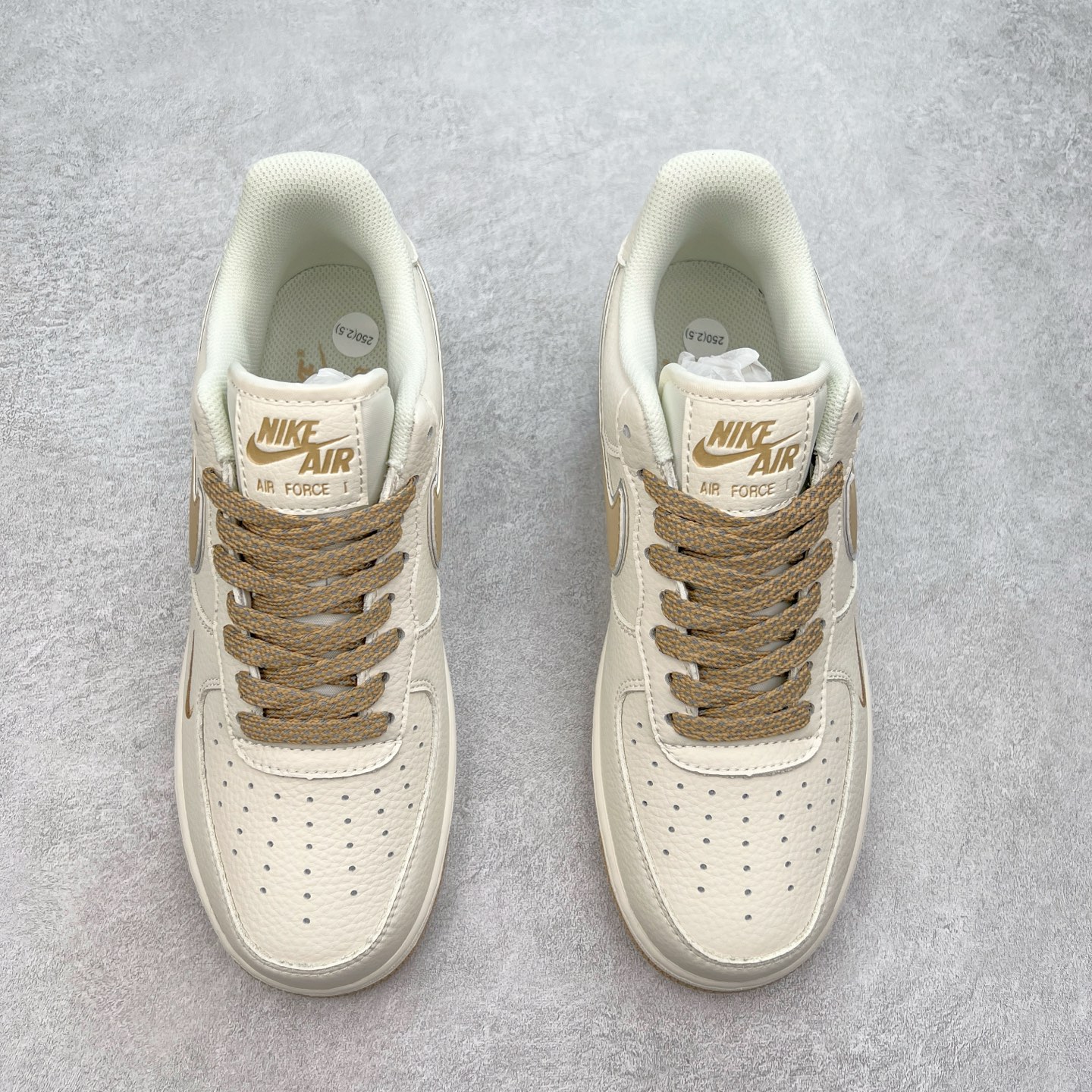 图片[2]-NK Air Force 1´07 Low 空军一号低帮百搭休闲运动板鞋 CU1836-965 柔软、弹性十足的缓震性能和出色的中底设计 横跨复古与现代的外型结合 造就出风靡全球 三十多年的Force 1 直到今天还深受青睐 实拍调校N版已经零色差零失真 百分百还原实物色彩所见即所得 不存在货不对板色差等低级问题 选购参考实物拍摄 不混卖不参货 只用心做好货严格选品 承诺混一赔十 尺码：36 36.5 37.5 38 38.5 39 40 40.5 41 42 42.5 43 44 44.5 45-选品中心