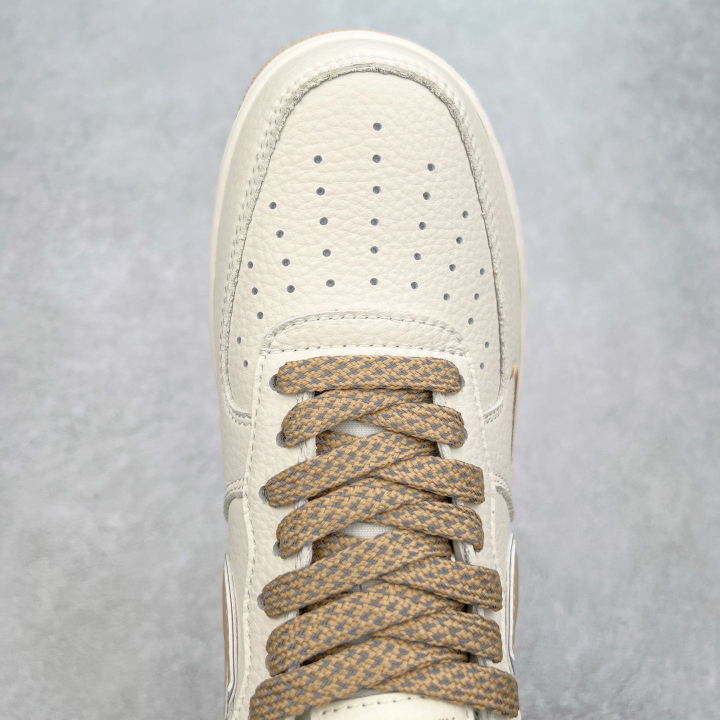 图片[4]-NK Air Force 1´07 Low 空军一号低帮百搭休闲运动板鞋 CU1836-965 柔软、弹性十足的缓震性能和出色的中底设计 横跨复古与现代的外型结合 造就出风靡全球 三十多年的Force 1 直到今天还深受青睐 实拍调校N版已经零色差零失真 百分百还原实物色彩所见即所得 不存在货不对板色差等低级问题 选购参考实物拍摄 不混卖不参货 只用心做好货严格选品 承诺混一赔十 尺码：36 36.5 37.5 38 38.5 39 40 40.5 41 42 42.5 43 44 44.5 45-选品中心