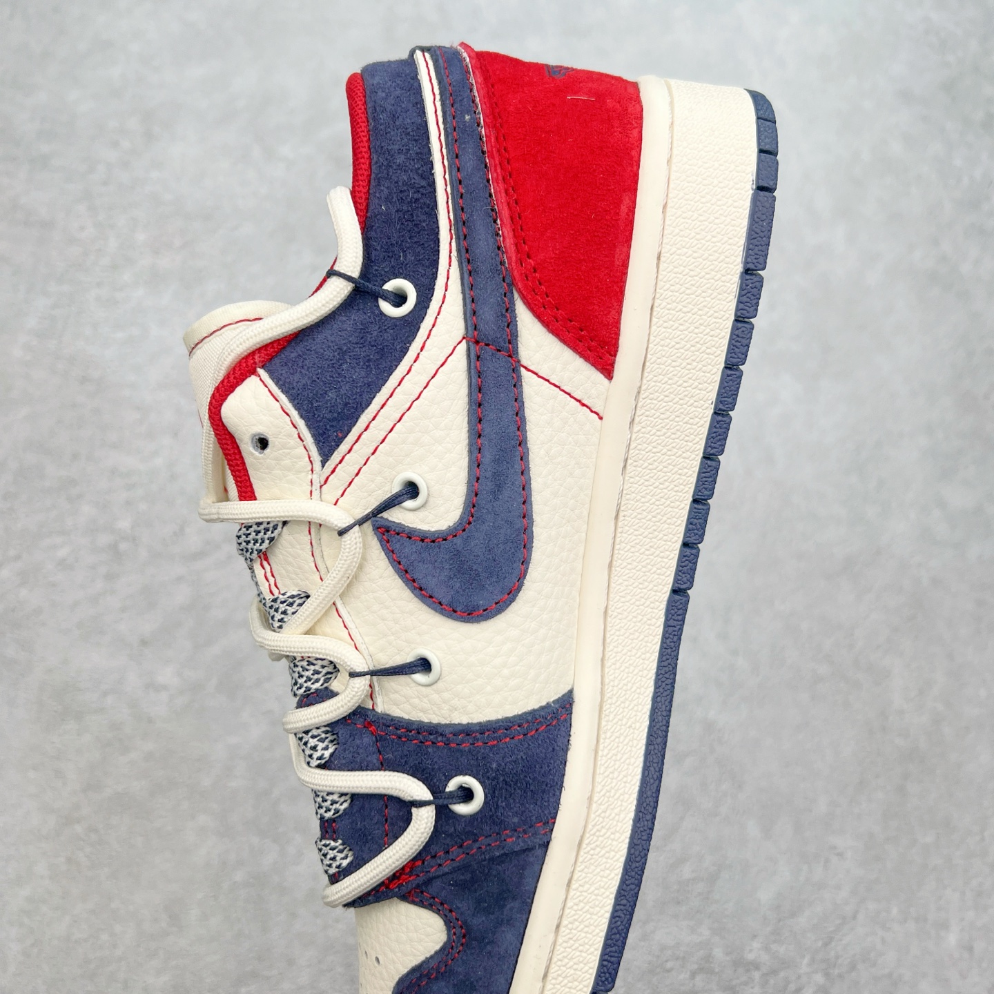 图片[7]-TS x Air Jordan AJ1 Low 倒钩低帮联名定制配色 SJ9950-051 原厂内置气垫魔块 A模大底 头层小牛皮 鞋舌AJ原厂专用牛津布+AJ专用反口珍珠布+原厂无杂质高弹内里海棉+特殊封边弹力鞋带 实拍调校N版已经零色差零失真 百分百还原实物色彩所见即所得 不存在货不对板色差等低级问题 选购参考实物拍摄 不混卖不参货 只用心做好货严格选品 承诺混一赔十 尺码：36 36.5 37.5 38 38.5 39 40 40.5 41 42 42.5 43 44 44.5 45-选品中心