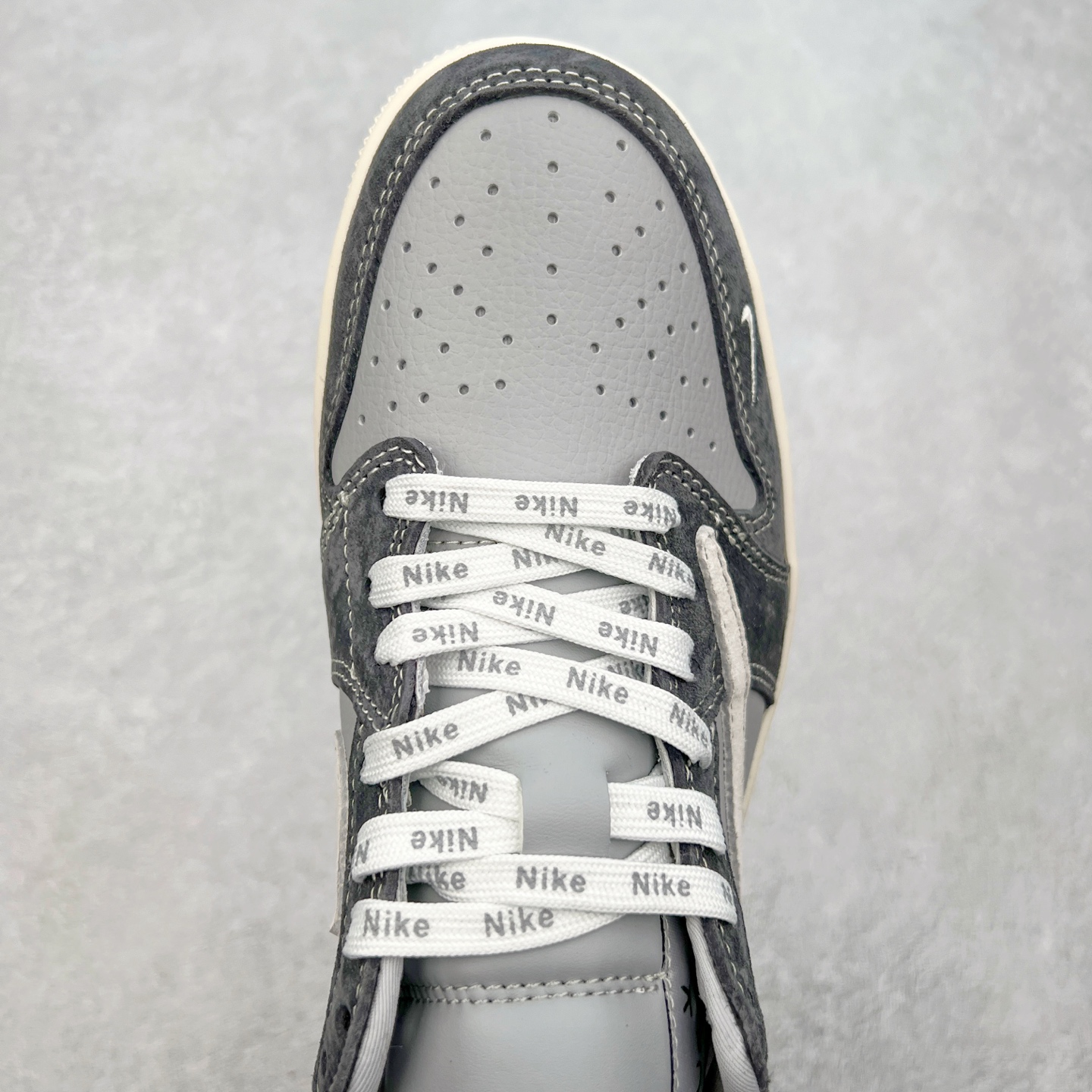 图片[4]-TS x Air Jordan AJ1 Low 倒钩低帮联名定制配色 XS6089-513 原厂内置气垫魔块 A模大底 头层小牛皮 鞋舌AJ原厂专用牛津布+AJ专用反口珍珠布+原厂无杂质高弹内里海棉+特殊封边弹力鞋带 实拍调校N版已经零色差零失真 百分百还原实物色彩所见即所得 不存在货不对板色差等低级问题 选购参考实物拍摄 不混卖不参货 只用心做好货严格选品 承诺混一赔十 尺码：36 36.5 37.5 38 38.5 39 40 40.5 41 42 42.5 43 44 44.5 45-选品中心