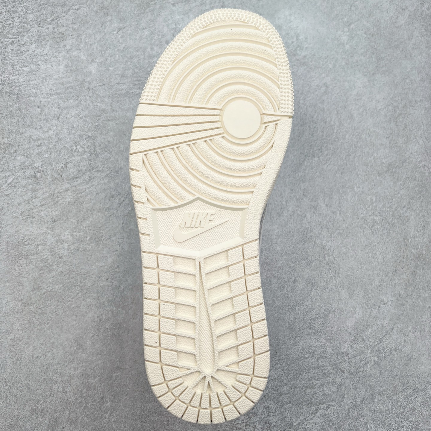 图片[9]-TS x Air Jordan AJ1 Low 倒钩低帮联名定制配色 XS6089-513 原厂内置气垫魔块 A模大底 头层小牛皮 鞋舌AJ原厂专用牛津布+AJ专用反口珍珠布+原厂无杂质高弹内里海棉+特殊封边弹力鞋带 实拍调校N版已经零色差零失真 百分百还原实物色彩所见即所得 不存在货不对板色差等低级问题 选购参考实物拍摄 不混卖不参货 只用心做好货严格选品 承诺混一赔十 尺码：36 36.5 37.5 38 38.5 39 40 40.5 41 42 42.5 43 44 44.5 45-选品中心