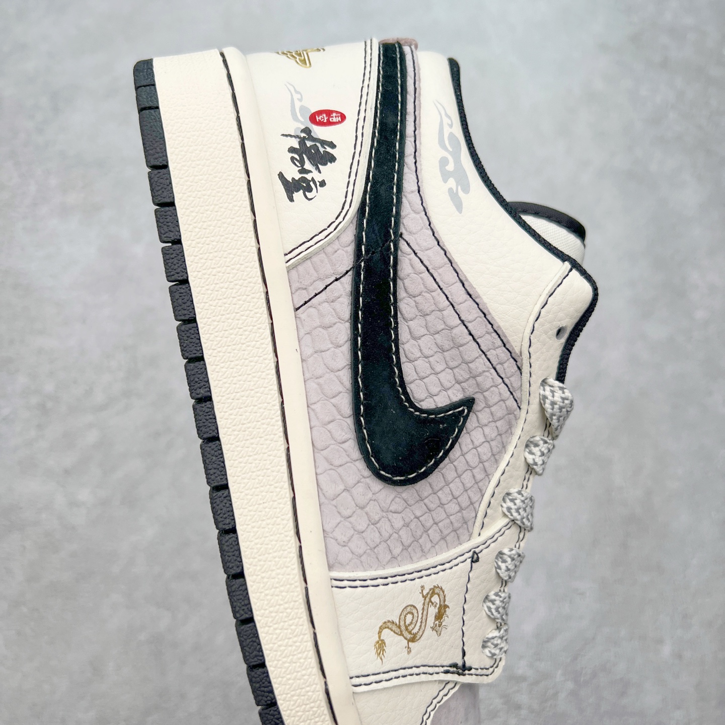 图片[6]-Air Jordan AJ1 Low 低帮定制 SJ9950-042 原厂内置气垫魔块 A模大底 头层小牛皮 鞋舌AJ原厂专用牛津布+AJ专用反口珍珠布+原厂无杂质高弹内里海棉+特殊封边弹力鞋带 尺码：36 36.5 37.5 38 38.5 39 40 40.5 41 42 42.5 43 44 44.5 45-选品中心