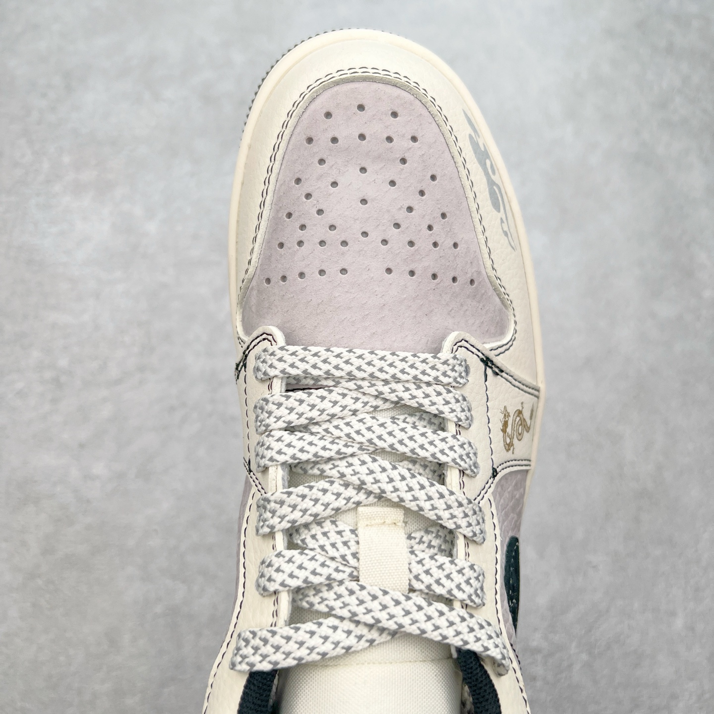 图片[4]-Air Jordan AJ1 Low 低帮定制 SJ9950-042 原厂内置气垫魔块 A模大底 头层小牛皮 鞋舌AJ原厂专用牛津布+AJ专用反口珍珠布+原厂无杂质高弹内里海棉+特殊封边弹力鞋带 尺码：36 36.5 37.5 38 38.5 39 40 40.5 41 42 42.5 43 44 44.5 45-选品中心