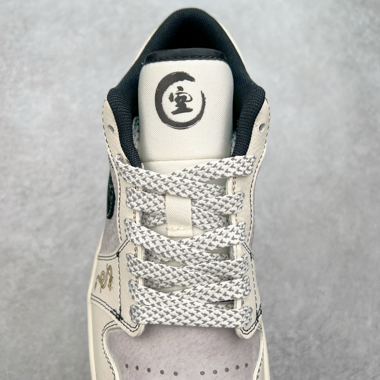 图片[5]-Air Jordan AJ1 Low 低帮定制 SJ9950-042 原厂内置气垫魔块 A模大底 头层小牛皮 鞋舌AJ原厂专用牛津布+AJ专用反口珍珠布+原厂无杂质高弹内里海棉+特殊封边弹力鞋带 尺码：36 36.5 37.5 38 38.5 39 40 40.5 41 42 42.5 43 44 44.5 45-选品中心