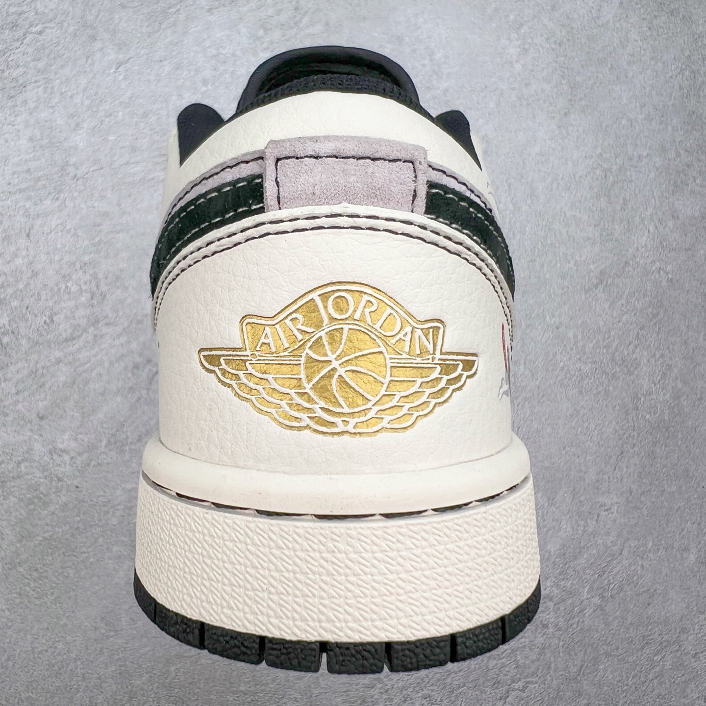 图片[8]-Air Jordan AJ1 Low 低帮定制 SJ9950-042 原厂内置气垫魔块 A模大底 头层小牛皮 鞋舌AJ原厂专用牛津布+AJ专用反口珍珠布+原厂无杂质高弹内里海棉+特殊封边弹力鞋带 尺码：36 36.5 37.5 38 38.5 39 40 40.5 41 42 42.5 43 44 44.5 45-选品中心