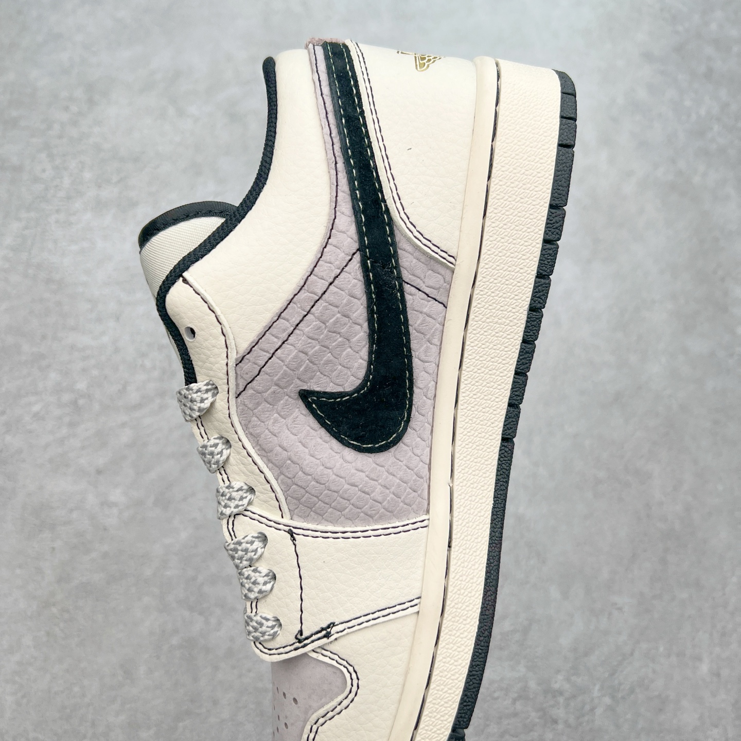 图片[7]-Air Jordan AJ1 Low 低帮定制 SJ9950-042 原厂内置气垫魔块 A模大底 头层小牛皮 鞋舌AJ原厂专用牛津布+AJ专用反口珍珠布+原厂无杂质高弹内里海棉+特殊封边弹力鞋带 尺码：36 36.5 37.5 38 38.5 39 40 40.5 41 42 42.5 43 44 44.5 45-选品中心