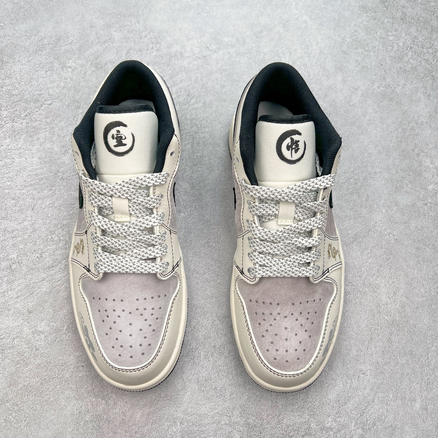 图片[2]-Air Jordan AJ1 Low 低帮定制 SJ9950-042 原厂内置气垫魔块 A模大底 头层小牛皮 鞋舌AJ原厂专用牛津布+AJ专用反口珍珠布+原厂无杂质高弹内里海棉+特殊封边弹力鞋带 尺码：36 36.5 37.5 38 38.5 39 40 40.5 41 42 42.5 43 44 44.5 45-选品中心