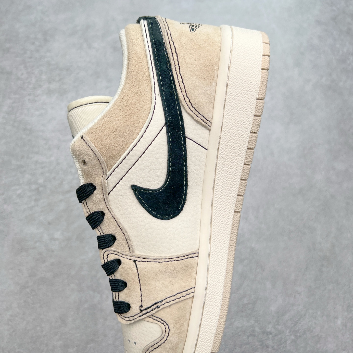 图片[7]-Air Jordan AJ1 Low 低帮定制 SJ9950-028 原厂内置气垫魔块 A模大底 头层小牛皮 鞋舌AJ原厂专用牛津布+AJ专用反口珍珠布+原厂无杂质高弹内里海棉+特殊封边弹力鞋带 尺码：36 36.5 37.5 38 38.5 39 40 40.5 41 42 42.5 43 44 44.5 45-选品中心