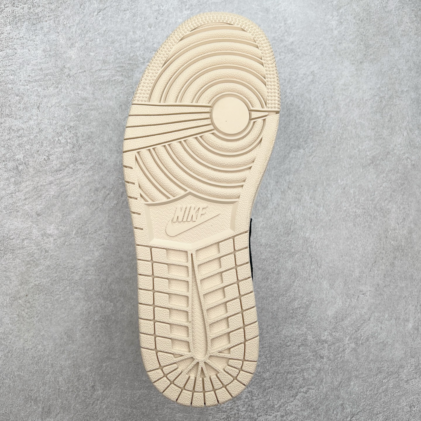 图片[9]-Air Jordan AJ1 Low 低帮定制 SJ9950-028 原厂内置气垫魔块 A模大底 头层小牛皮 鞋舌AJ原厂专用牛津布+AJ专用反口珍珠布+原厂无杂质高弹内里海棉+特殊封边弹力鞋带 尺码：36 36.5 37.5 38 38.5 39 40 40.5 41 42 42.5 43 44 44.5 45-选品中心