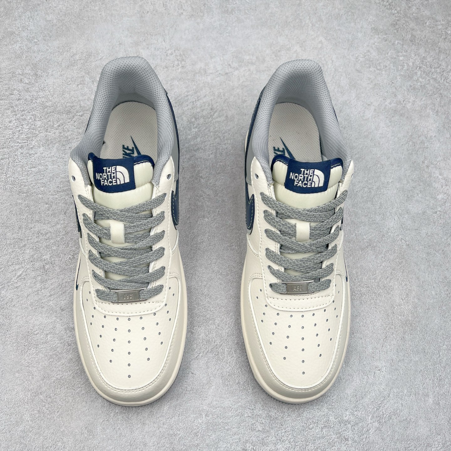 图片[2]-NK Air Force 1´07 Low 空军一号低帮百搭休闲运动板鞋 XS1958-520 柔软、弹性十足的缓震性能和出色的中底设计 横跨复古与现代的外型结合 造就出风靡全球 三十多年的Force 1 直到今天还深受青睐 实拍调校N版已经零色差零失真 百分百还原实物色彩所见即所得 不存在货不对板色差等低级问题 选购参考实物拍摄 不混卖不参货 只用心做好货严格选品 承诺混一赔十 尺码：36 36.5 37.5 38 38.5 39 40 40.5 41 42 42.5 43 44 44.5 45-选品中心