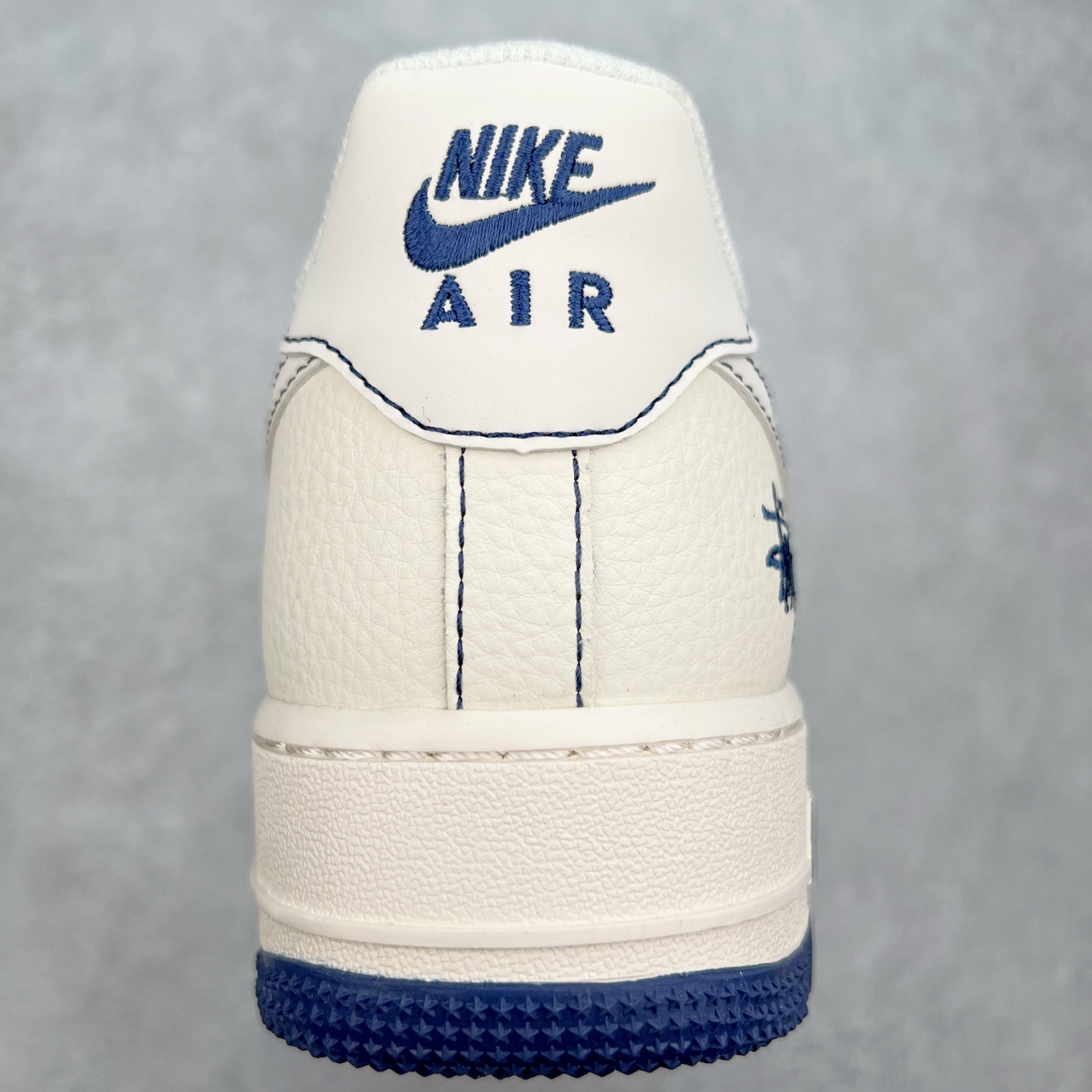 图片[8]-NK Air Force 1´07 Low 空军一号低帮百搭休闲运动板 HH7518-063 柔软、弹性十足的缓震性能和出色的中底设计 横跨复古与现代的外型结合 造就出风靡全球 三十多年的Force 1 直到今天还深受青睐 实拍调校N版已经零色差零失真 百分百还原实物色彩所见即所得 不存在货不对板色差等低级问题 选购参考实物拍摄 不混卖不参货 只用心做好货严格选品 承诺混一赔十 尺码：36 36.5 37.5 38 38.5 39 40 40.5 41 42 42.5 43 44 44.5 45-选品中心