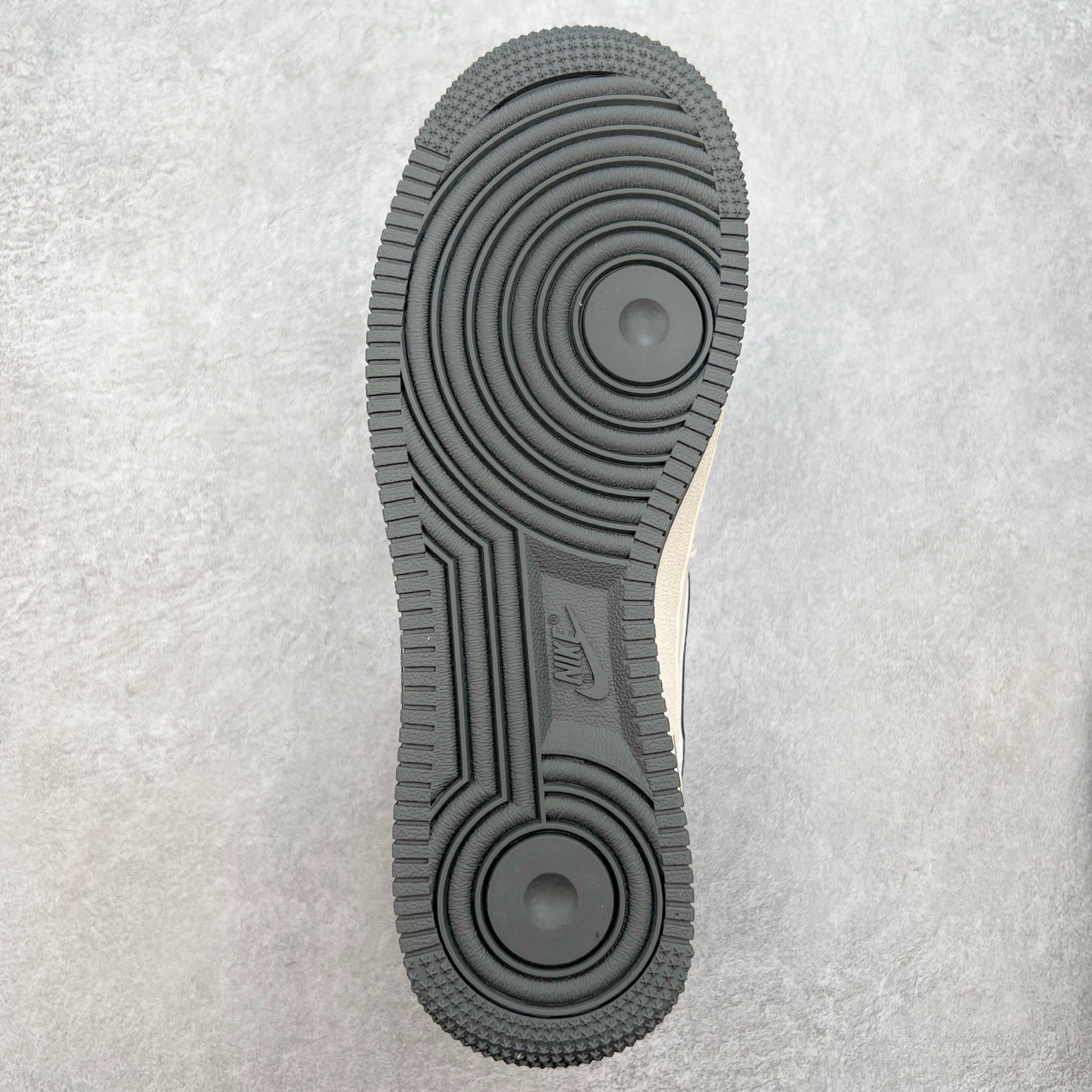 图片[9]-NK Air Force 1´07 Low 空军一号低帮百搭休闲运动板鞋 XZ6188-226 柔软、弹性十足的缓震性能和出色的中底设计 横跨复古与现代的外型结合 造就出风靡全球 三十多年的Force 1 直到今天还深受青睐 实拍调校N版已经零色差零失真 百分百还原实物色彩所见即所得 不存在货不对板色差等低级问题 选购参考实物拍摄 不混卖不参货 只用心做好货严格选品 承诺混一赔十 尺码：36 36.5 37.5 38 38.5 39 40 40.5 41 42 42.5 43 44 44.5 45-选品中心