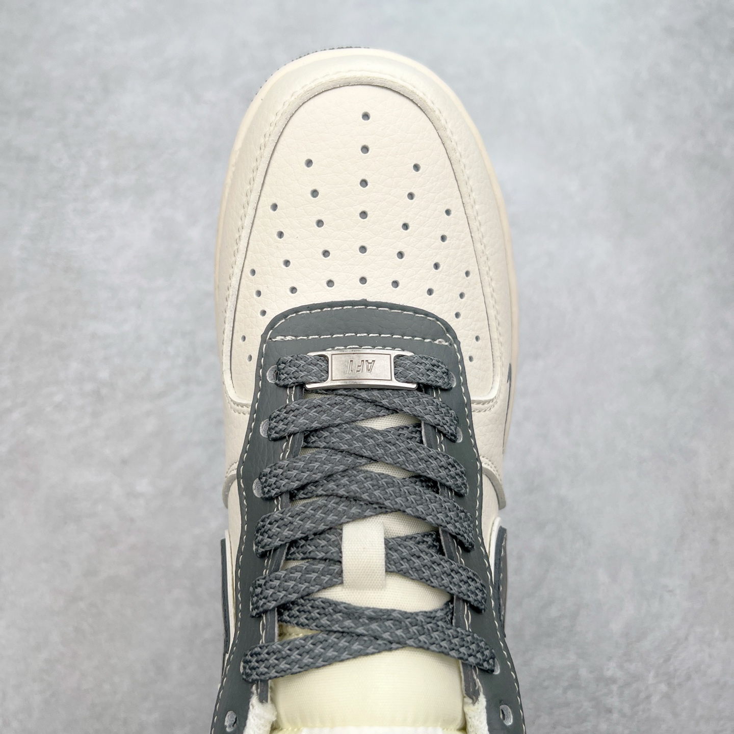 图片[4]-NK Air Force 1´07 Low 空军一号低帮百搭休闲运动板鞋 XZ6188-226 柔软、弹性十足的缓震性能和出色的中底设计 横跨复古与现代的外型结合 造就出风靡全球 三十多年的Force 1 直到今天还深受青睐 实拍调校N版已经零色差零失真 百分百还原实物色彩所见即所得 不存在货不对板色差等低级问题 选购参考实物拍摄 不混卖不参货 只用心做好货严格选品 承诺混一赔十 尺码：36 36.5 37.5 38 38.5 39 40 40.5 41 42 42.5 43 44 44.5 45-选品中心