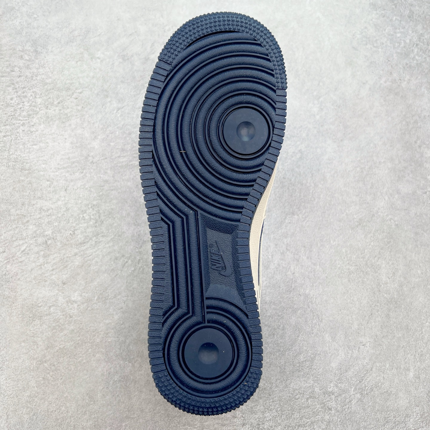 图片[9]-NK Air Force 1´07 Low 空军一号低帮百搭休闲运动板鞋 XZ6188-728 柔软、弹性十足的缓震性能和出色的中底设计 横跨复古与现代的外型结合 造就出风靡全球 三十多年的Force 1 直到今天还深受青睐 实拍调校N版已经零色差零失真 百分百还原实物色彩所见即所得 不存在货不对板色差等低级问题 选购参考实物拍摄 不混卖不参货 只用心做好货严格选品 承诺混一赔十 尺码：36 36.5 37.5 38 38.5 39 40 40.5 41 42 42.5 43 44 44.5 45-选品中心