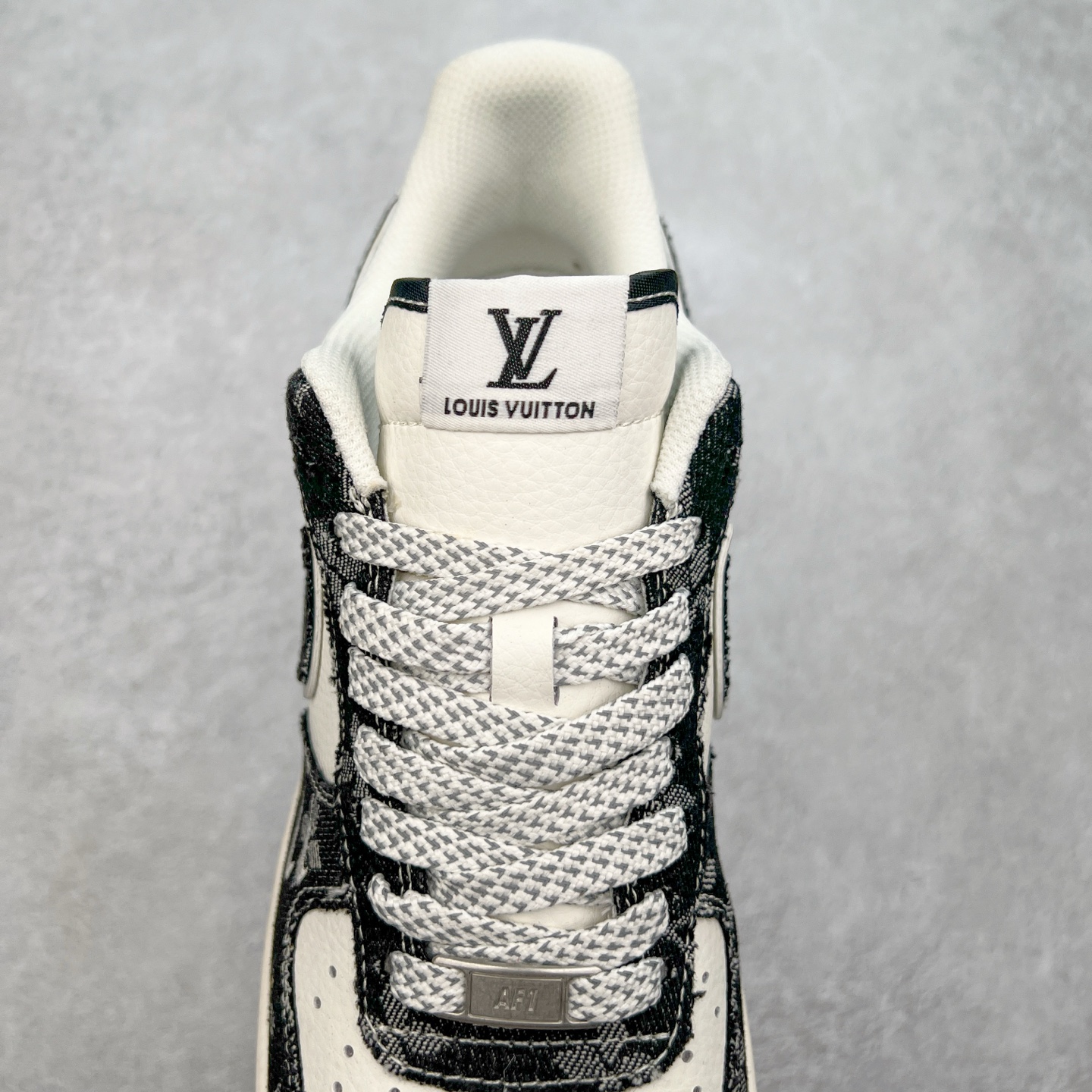 图片[5]-NK Air Force 1´07 Low 空军一号低帮百搭休闲运动板鞋 SJ2088-002 柔软、弹性十足的缓震性能和出色的中底设计 横跨复古与现代的外型结合 造就出风靡全球 三十多年的Force 1 直到今天还深受青睐 实拍调校N版已经零色差零失真 百分百还原实物色彩所见即所得 不存在货不对板色差等低级问题 选购参考实物拍摄 不混卖不参货 只用心做好货严格选品 承诺混一赔十 尺码：36 36.5 37.5 38 38.5 39 40 40.5 41 42 42.5 43 44 44.5 45-选品中心