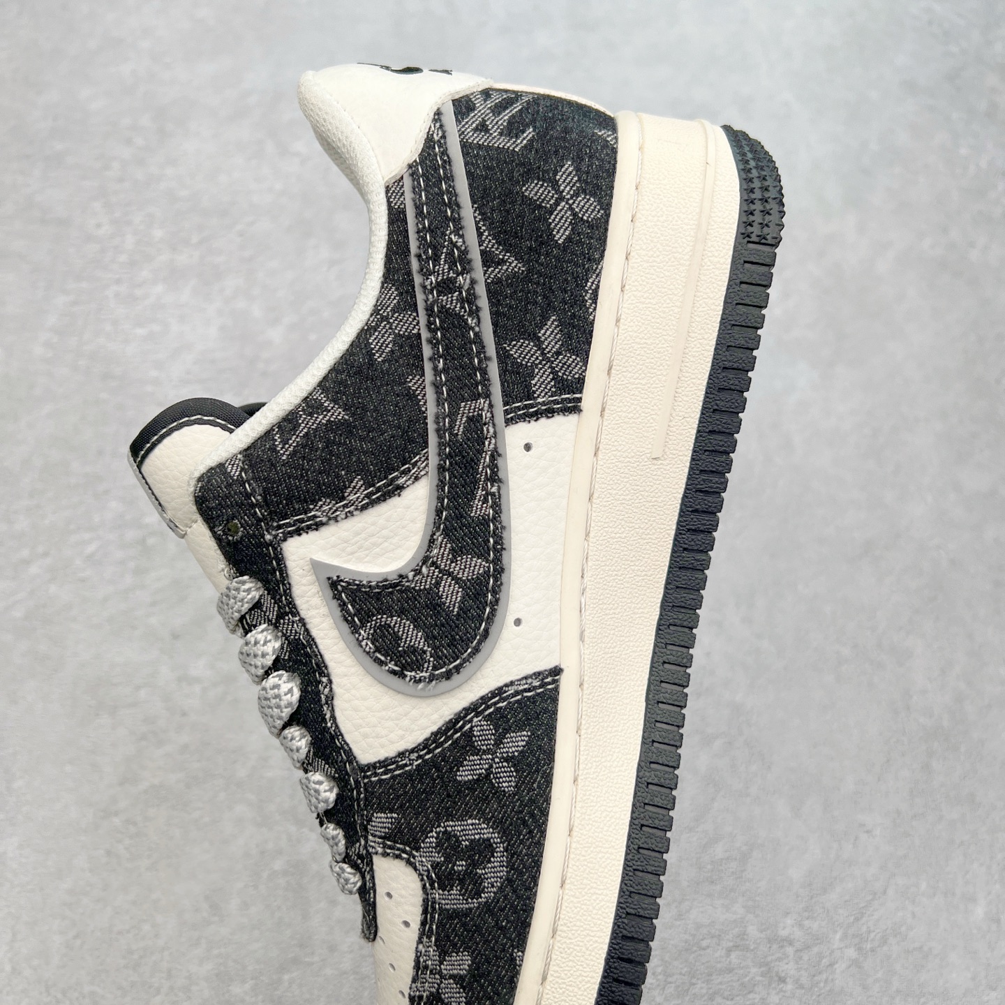 图片[7]-NK Air Force 1´07 Low 空军一号低帮百搭休闲运动板鞋 SJ2088-002 柔软、弹性十足的缓震性能和出色的中底设计 横跨复古与现代的外型结合 造就出风靡全球 三十多年的Force 1 直到今天还深受青睐 实拍调校N版已经零色差零失真 百分百还原实物色彩所见即所得 不存在货不对板色差等低级问题 选购参考实物拍摄 不混卖不参货 只用心做好货严格选品 承诺混一赔十 尺码：36 36.5 37.5 38 38.5 39 40 40.5 41 42 42.5 43 44 44.5 45-选品中心