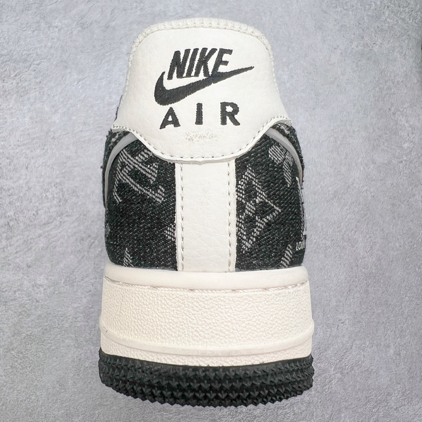 图片[8]-NK Air Force 1´07 Low 空军一号低帮百搭休闲运动板鞋 SJ2088-002 柔软、弹性十足的缓震性能和出色的中底设计 横跨复古与现代的外型结合 造就出风靡全球 三十多年的Force 1 直到今天还深受青睐 实拍调校N版已经零色差零失真 百分百还原实物色彩所见即所得 不存在货不对板色差等低级问题 选购参考实物拍摄 不混卖不参货 只用心做好货严格选品 承诺混一赔十 尺码：36 36.5 37.5 38 38.5 39 40 40.5 41 42 42.5 43 44 44.5 45-选品中心