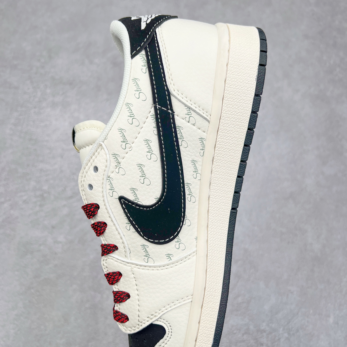 图片[7]-TS x Air Jordan AJ1 Low 倒钩低帮联名定制配色 XS6089-511 原厂内置气垫魔块 A模大底 头层小牛皮 鞋舌AJ原厂专用牛津布+AJ专用反口珍珠布+原厂无杂质高弹内里海棉+特殊封边弹力鞋带 实拍调校N版已经零色差零失真 百分百还原实物色彩所见即所得 不存在货不对板色差等低级问题 选购参考实物拍摄 不混卖不参货 只用心做好货严格选品 承诺混一赔十 尺码：36 36.5 37.5 38 38.5 39 40 40.5 41 42 42.5 43 44 44.5 45-选品中心