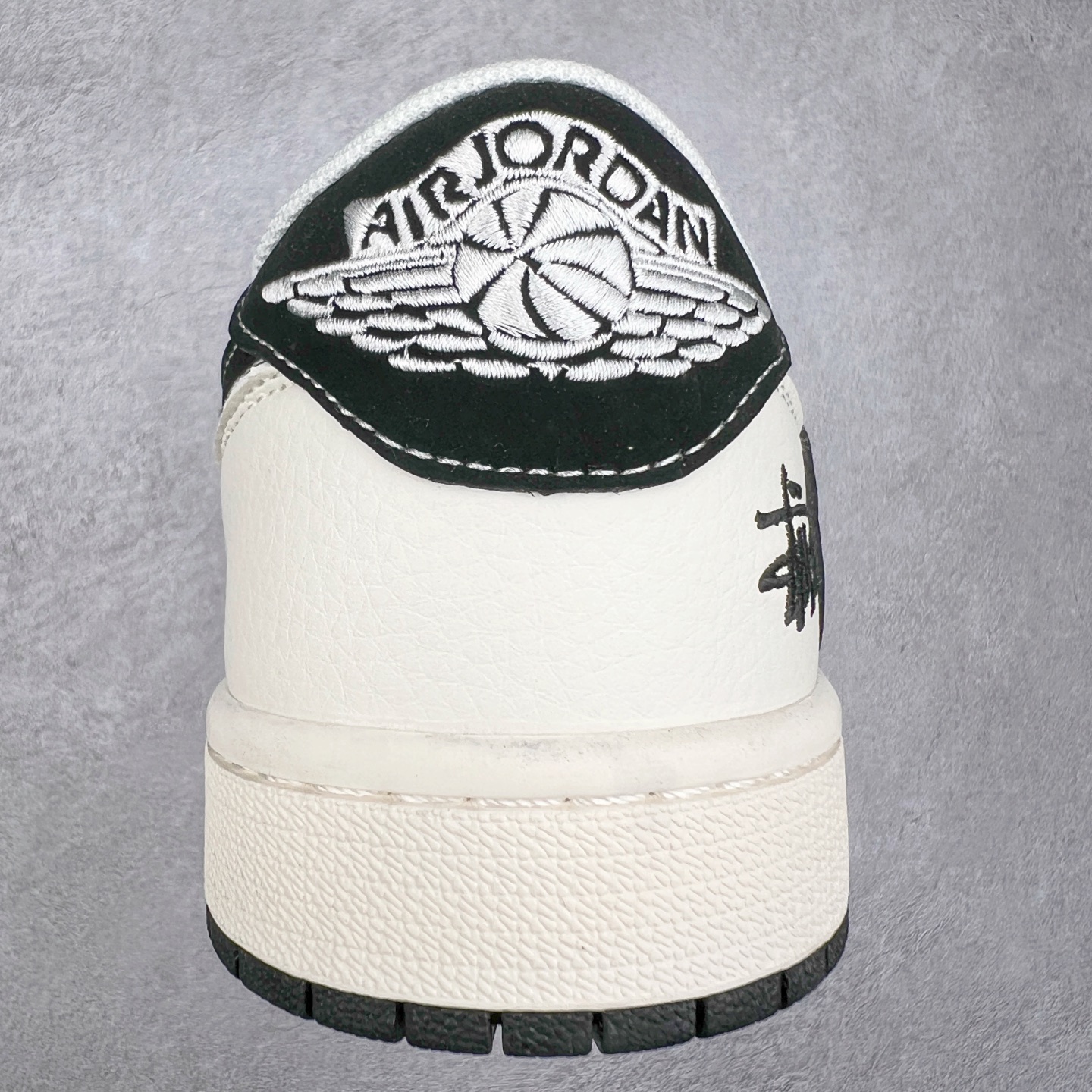 图片[8]-TS x Air Jordan AJ1 Low 倒钩低帮联名定制配色 XS6089-511 原厂内置气垫魔块 A模大底 头层小牛皮 鞋舌AJ原厂专用牛津布+AJ专用反口珍珠布+原厂无杂质高弹内里海棉+特殊封边弹力鞋带 实拍调校N版已经零色差零失真 百分百还原实物色彩所见即所得 不存在货不对板色差等低级问题 选购参考实物拍摄 不混卖不参货 只用心做好货严格选品 承诺混一赔十 尺码：36 36.5 37.5 38 38.5 39 40 40.5 41 42 42.5 43 44 44.5 45-选品中心