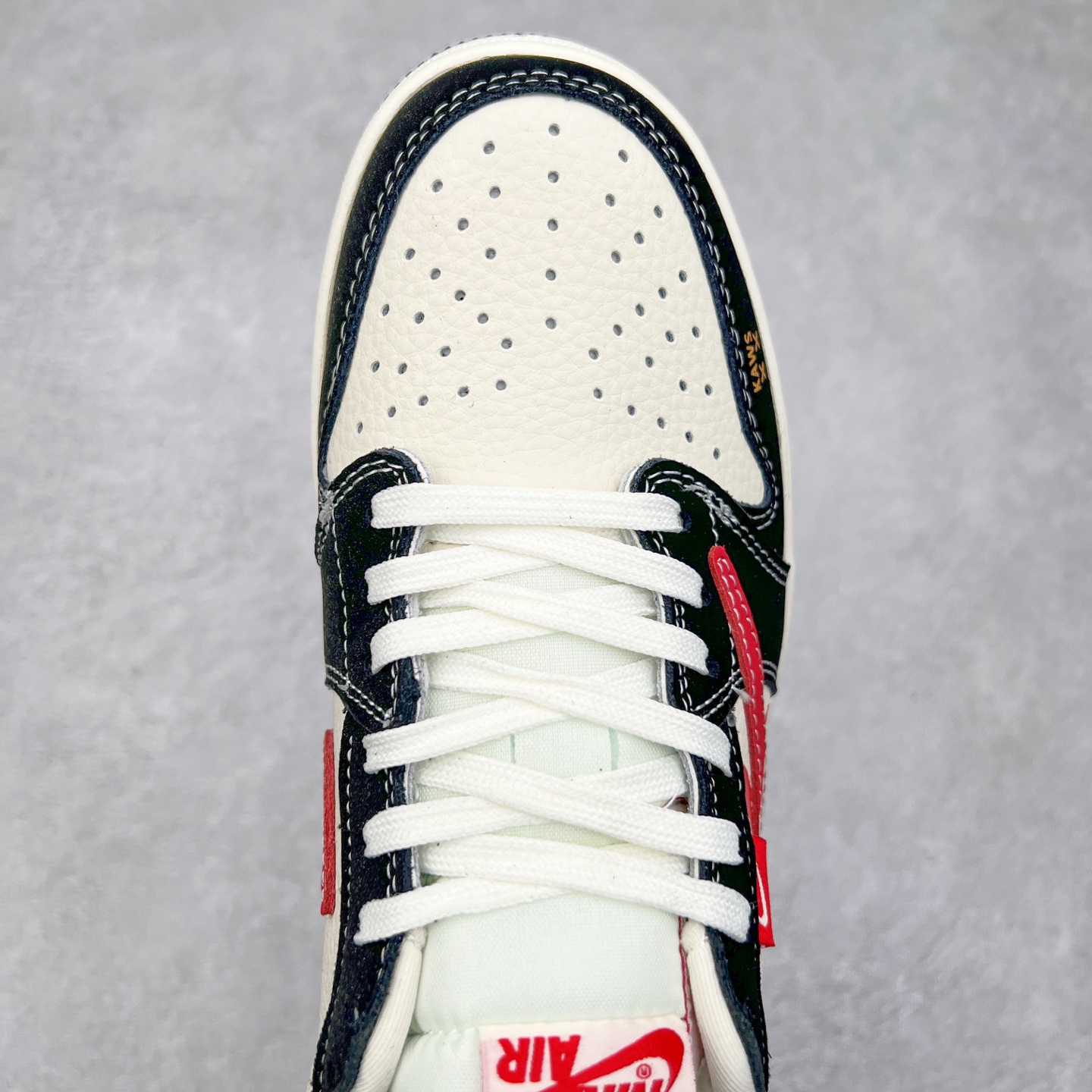 图片[4]-TS x Air Jordan AJ1 Low 倒钩低帮联名定制配色 XS2024-024 原厂内置气垫魔块 A模大底 头层小牛皮 鞋舌AJ原厂专用牛津布+AJ专用反口珍珠布+原厂无杂质高弹内里海棉+特殊封边弹力鞋带 实拍调校N版已经零色差零失真 百分百还原实物色彩所见即所得 不存在货不对板色差等低级问题 选购参考实物拍摄 不混卖不参货 只用心做好货严格选品 承诺混一赔十 尺码：36 36.5 37.5 38 38.5 39 40 40.5 41 42 42.5 43 44 44.5 45-选品中心