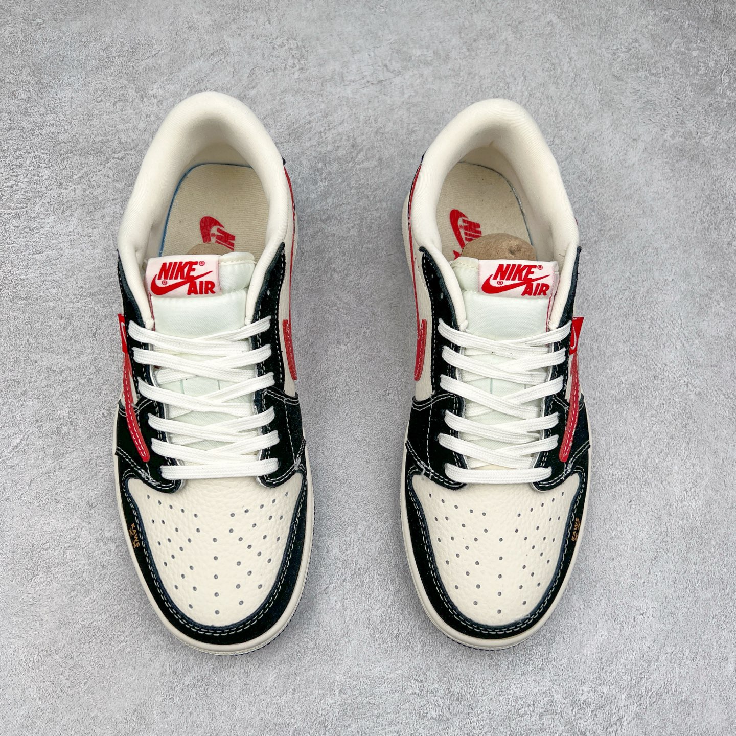 图片[2]-TS x Air Jordan AJ1 Low 倒钩低帮联名定制配色 XS2024-024 原厂内置气垫魔块 A模大底 头层小牛皮 鞋舌AJ原厂专用牛津布+AJ专用反口珍珠布+原厂无杂质高弹内里海棉+特殊封边弹力鞋带 实拍调校N版已经零色差零失真 百分百还原实物色彩所见即所得 不存在货不对板色差等低级问题 选购参考实物拍摄 不混卖不参货 只用心做好货严格选品 承诺混一赔十 尺码：36 36.5 37.5 38 38.5 39 40 40.5 41 42 42.5 43 44 44.5 45-选品中心