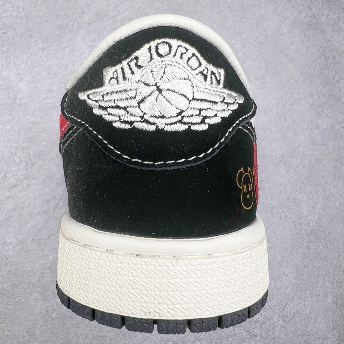 图片[8]-TS x Air Jordan AJ1 Low 倒钩低帮联名定制配色 XS2024-024 原厂内置气垫魔块 A模大底 头层小牛皮 鞋舌AJ原厂专用牛津布+AJ专用反口珍珠布+原厂无杂质高弹内里海棉+特殊封边弹力鞋带 实拍调校N版已经零色差零失真 百分百还原实物色彩所见即所得 不存在货不对板色差等低级问题 选购参考实物拍摄 不混卖不参货 只用心做好货严格选品 承诺混一赔十 尺码：36 36.5 37.5 38 38.5 39 40 40.5 41 42 42.5 43 44 44.5 45-选品中心