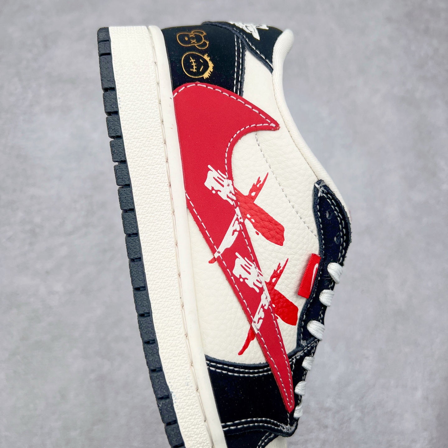 图片[6]-TS x Air Jordan AJ1 Low 倒钩低帮联名定制配色 XS2024-024 原厂内置气垫魔块 A模大底 头层小牛皮 鞋舌AJ原厂专用牛津布+AJ专用反口珍珠布+原厂无杂质高弹内里海棉+特殊封边弹力鞋带 实拍调校N版已经零色差零失真 百分百还原实物色彩所见即所得 不存在货不对板色差等低级问题 选购参考实物拍摄 不混卖不参货 只用心做好货严格选品 承诺混一赔十 尺码：36 36.5 37.5 38 38.5 39 40 40.5 41 42 42.5 43 44 44.5 45-选品中心