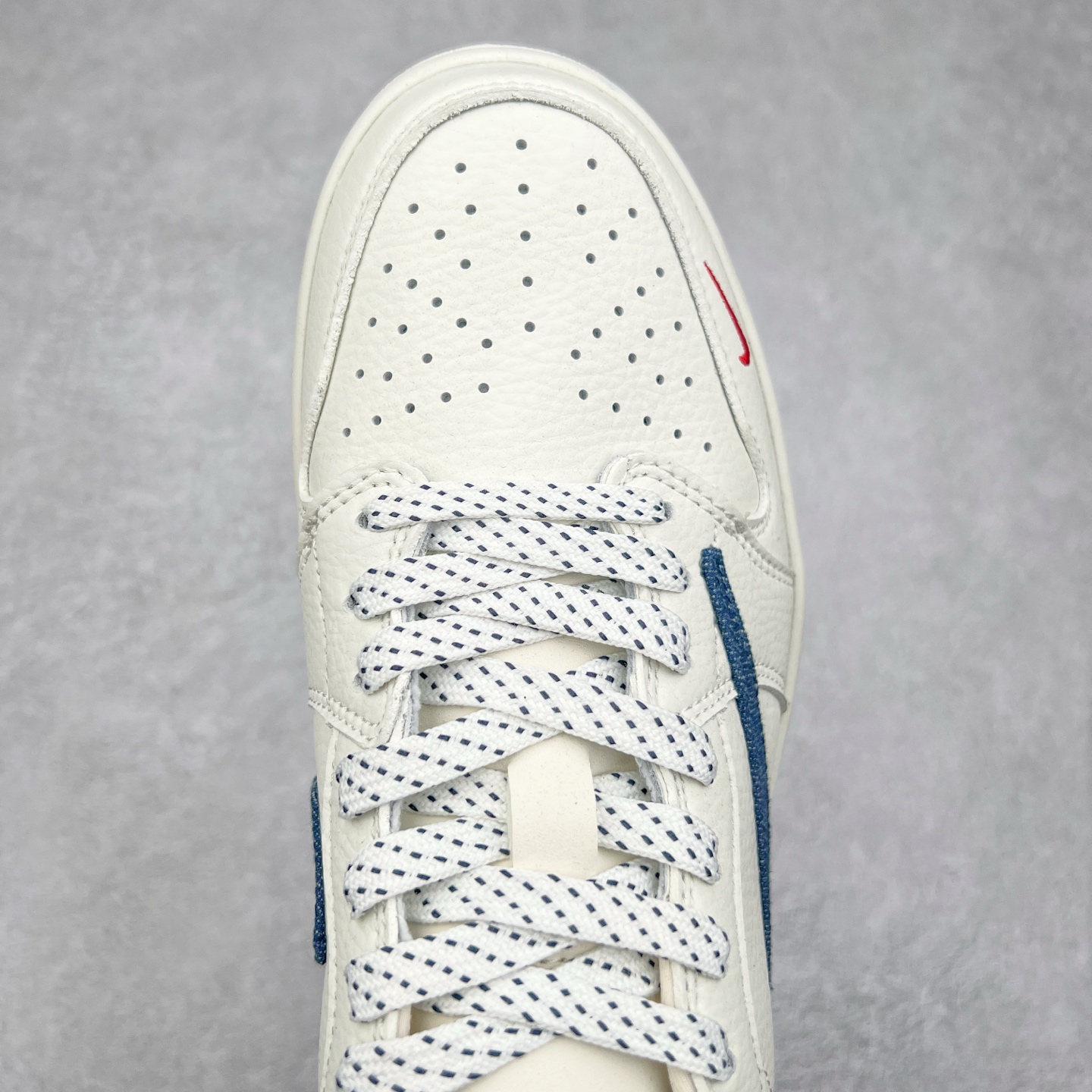 图片[4]-TS x Air Jordan AJ1 Low 倒钩低帮联名定制配色 JH6088-608 原厂内置气垫魔块 A模大底 头层小牛皮 鞋舌AJ原厂专用牛津布+AJ专用反口珍珠布+原厂无杂质高弹内里海棉+特殊封边弹力鞋带 实拍调校N版已经零色差零失真 百分百还原实物色彩所见即所得 不存在货不对板色差等低级问题 选购参考实物拍摄 不混卖不参货 只用心做好货严格选品 承诺混一赔十 尺码：36 36.5 37.5 38 38.5 39 40 40.5 41 42 42.5 43 44 44.5 45-选品中心