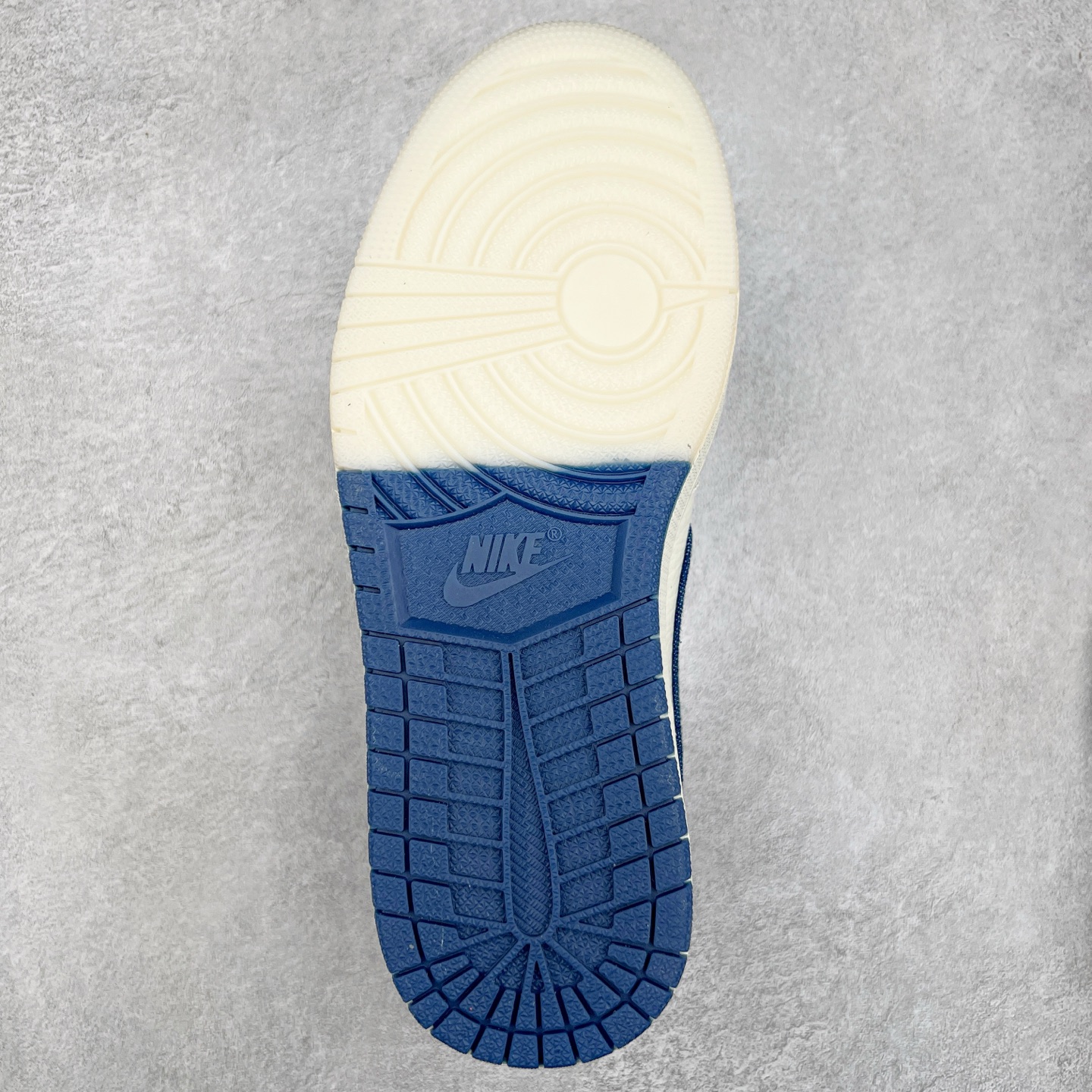 图片[9]-TS x Air Jordan AJ1 Low 倒钩低帮联名定制配色 JH6088-608 原厂内置气垫魔块 A模大底 头层小牛皮 鞋舌AJ原厂专用牛津布+AJ专用反口珍珠布+原厂无杂质高弹内里海棉+特殊封边弹力鞋带 实拍调校N版已经零色差零失真 百分百还原实物色彩所见即所得 不存在货不对板色差等低级问题 选购参考实物拍摄 不混卖不参货 只用心做好货严格选品 承诺混一赔十 尺码：36 36.5 37.5 38 38.5 39 40 40.5 41 42 42.5 43 44 44.5 45-选品中心