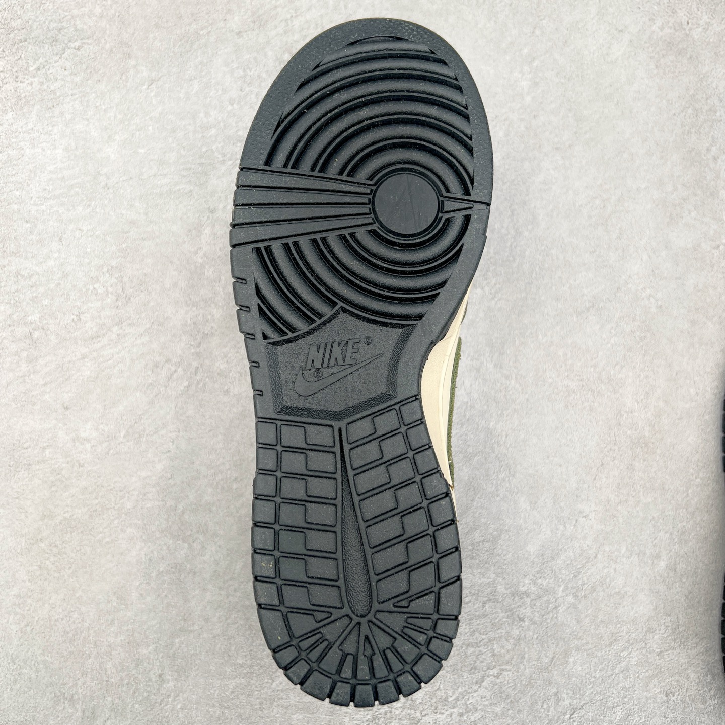 图片[9]-NK Dunk Low 定制配色 CH6336-229 大厂出品 极力推荐 原装头层材料 独家版型蒸餾加工帶來的是更好的视觉和脚感体验大厂纯原品质出货 清洁度 电绣工艺 皮料切割干净无任何毛边 细节完美 实拍调校N版已经零色差零失真 百分百还原实物色彩所见即所得 不存在货不对板色差等低级问题 选购参考实物拍摄 不混卖不参货 只用心做好货严格选品 承诺混一赔十 尺码：36 36.5 37.5 38 38.5 39 40 40.5 41 42 42.5 43 44 44.5 45-选品中心