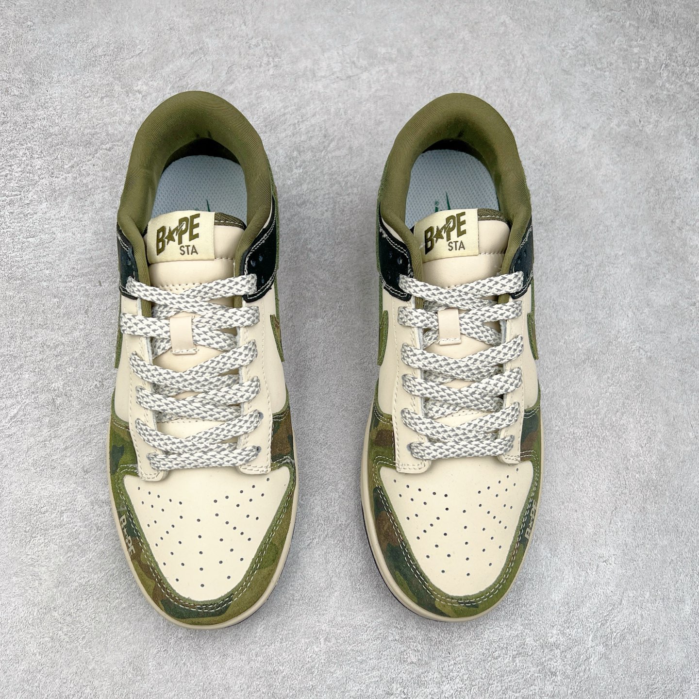 图片[2]-NK Dunk Low 定制配色 CH6336-229 大厂出品 极力推荐 原装头层材料 独家版型蒸餾加工帶來的是更好的视觉和脚感体验大厂纯原品质出货 清洁度 电绣工艺 皮料切割干净无任何毛边 细节完美 实拍调校N版已经零色差零失真 百分百还原实物色彩所见即所得 不存在货不对板色差等低级问题 选购参考实物拍摄 不混卖不参货 只用心做好货严格选品 承诺混一赔十 尺码：36 36.5 37.5 38 38.5 39 40 40.5 41 42 42.5 43 44 44.5 45-选品中心