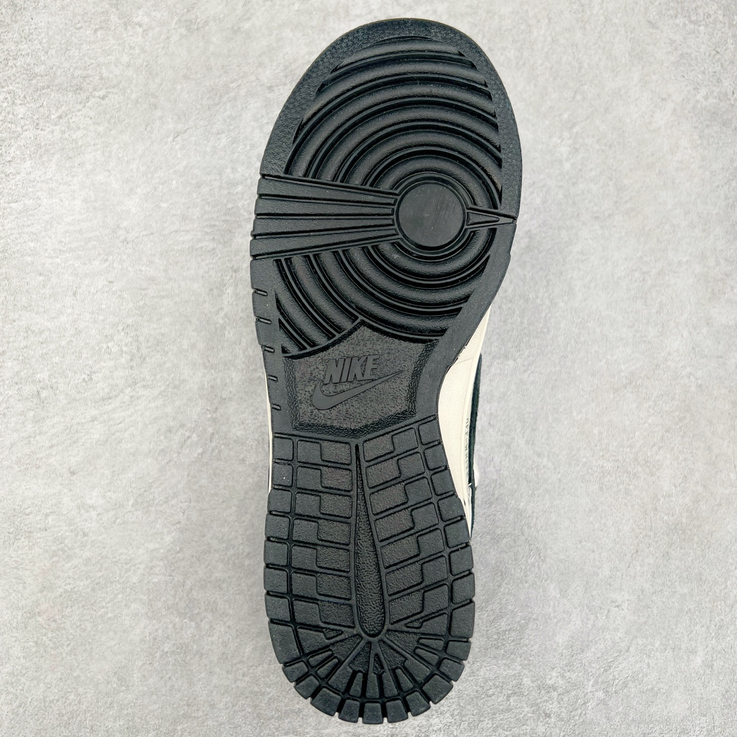 图片[9]-NK Dunk Low 定制配色 YX5066-225 大厂出品 极力推荐 原装头层材料 独家版型蒸餾加工帶來的是更好的视觉和脚感体验大厂纯原品质出货 清洁度 电绣工艺 皮料切割干净无任何毛边 细节完美 实拍调校N版已经零色差零失真 百分百还原实物色彩所见即所得 不存在货不对板色差等低级问题 选购参考实物拍摄 不混卖不参货 只用心做好货严格选品 承诺混一赔十 尺码：36 36.5 37.5 38 38.5 39 40 40.5 41 42 42.5 43 44 44.5 45-选品中心