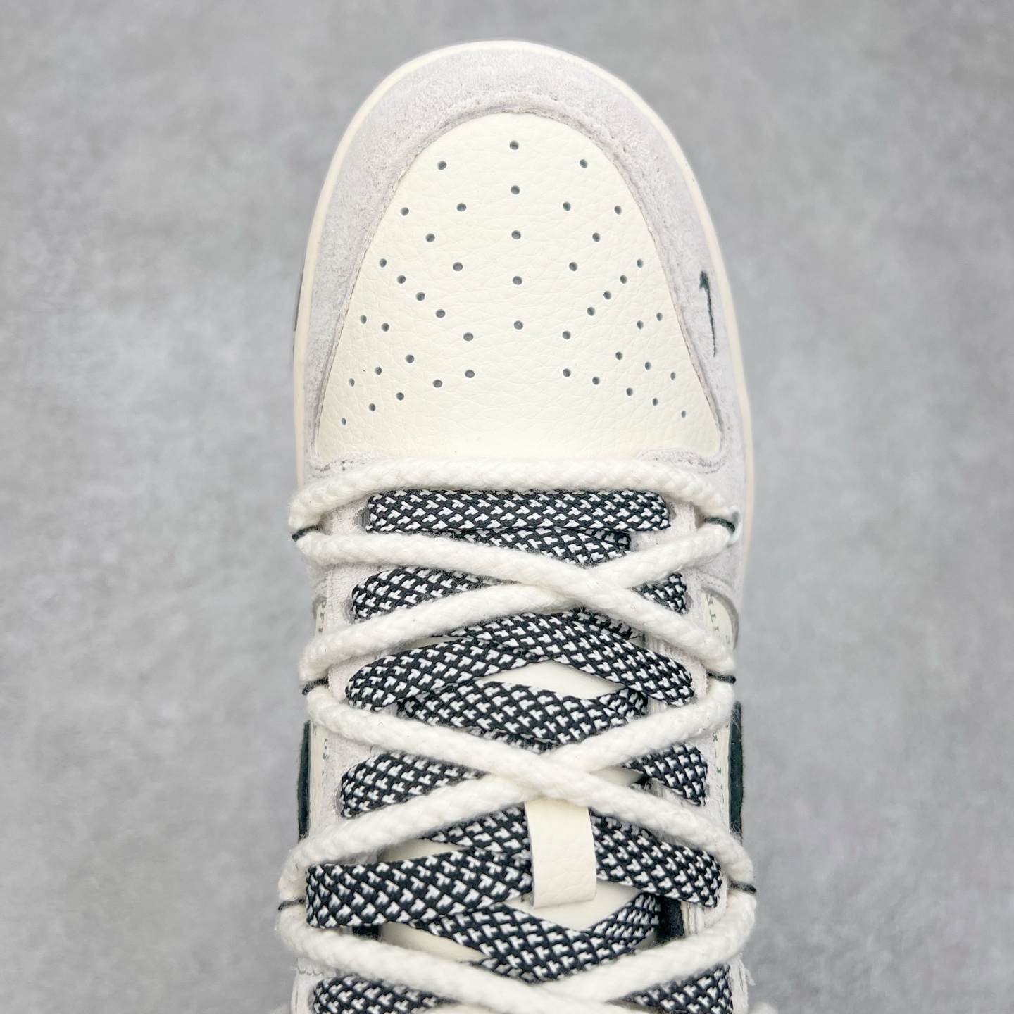 图片[4]-NK Dunk Low 定制配色 YX5066-225 大厂出品 极力推荐 原装头层材料 独家版型蒸餾加工帶來的是更好的视觉和脚感体验大厂纯原品质出货 清洁度 电绣工艺 皮料切割干净无任何毛边 细节完美 实拍调校N版已经零色差零失真 百分百还原实物色彩所见即所得 不存在货不对板色差等低级问题 选购参考实物拍摄 不混卖不参货 只用心做好货严格选品 承诺混一赔十 尺码：36 36.5 37.5 38 38.5 39 40 40.5 41 42 42.5 43 44 44.5 45-选品中心