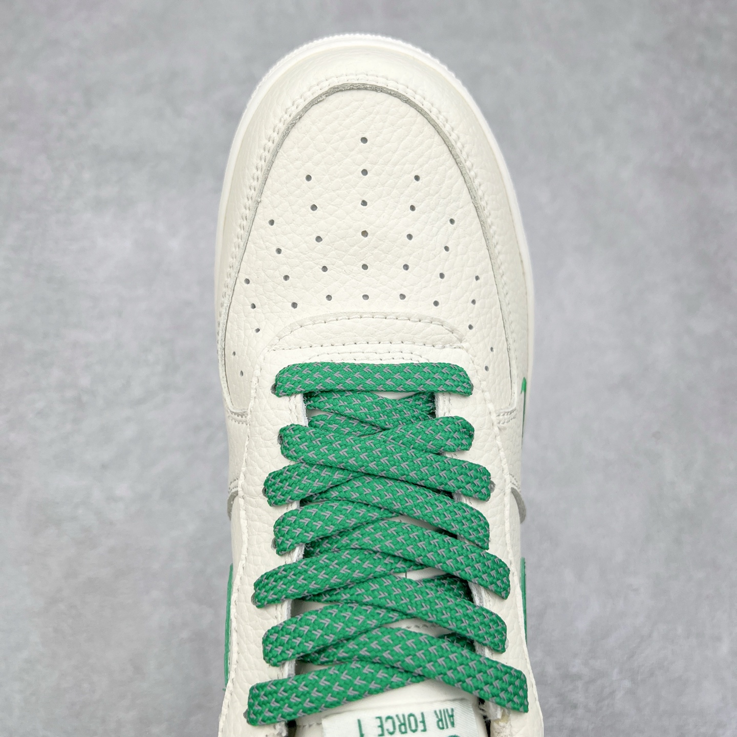 图片[4]-NK Air Force 1´07 Low 空军一号低帮百搭休闲运动板鞋 NO0244-027 柔软、弹性十足的缓震性能和出色的中底设计 横跨复古与现代的外型结合 造就出风靡全球 三十多年的Force 1 直到今天还深受青睐 实拍调校N版已经零色差零失真 百分百还原实物色彩所见即所得 不存在货不对板色差等低级问题 选购参考实物拍摄 不混卖不参货 只用心做好货严格选品 承诺混一赔十 尺码：36 36.5 37.5 38 38.5 39 40 40.5 41 42 42.5 43 44 44.5 45-选品中心