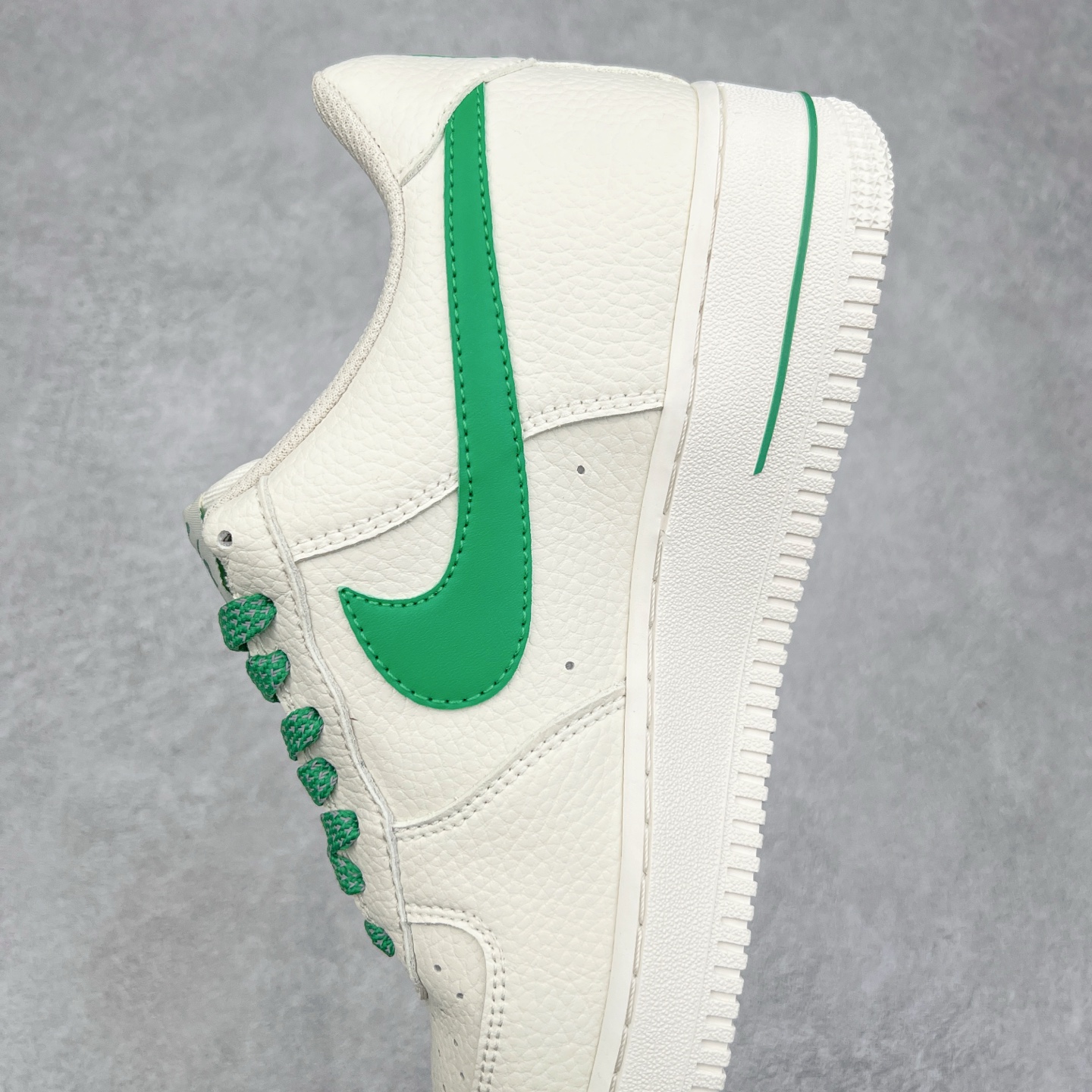 图片[7]-NK Air Force 1´07 Low 空军一号低帮百搭休闲运动板鞋 NO0244-027 柔软、弹性十足的缓震性能和出色的中底设计 横跨复古与现代的外型结合 造就出风靡全球 三十多年的Force 1 直到今天还深受青睐 实拍调校N版已经零色差零失真 百分百还原实物色彩所见即所得 不存在货不对板色差等低级问题 选购参考实物拍摄 不混卖不参货 只用心做好货严格选品 承诺混一赔十 尺码：36 36.5 37.5 38 38.5 39 40 40.5 41 42 42.5 43 44 44.5 45-选品中心